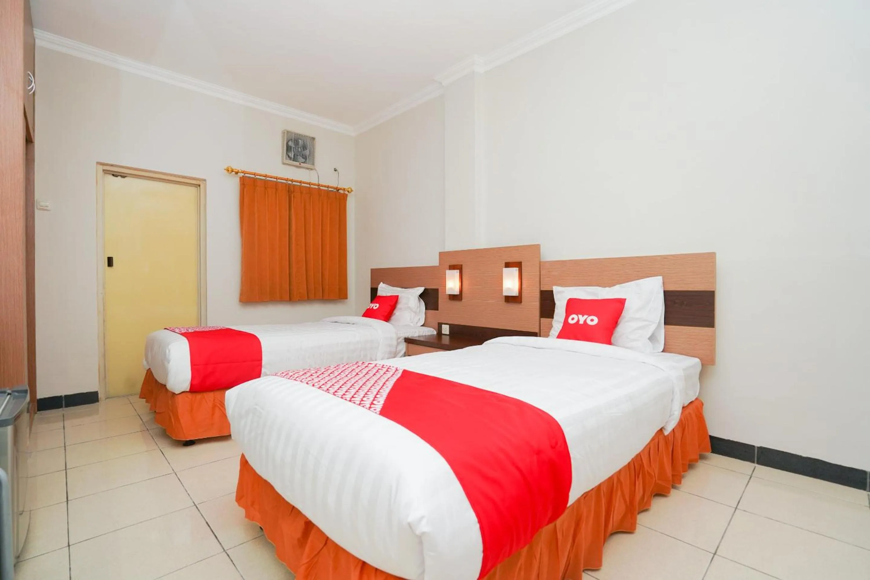 Delxue Twin Room in Hotel O Graha Marina