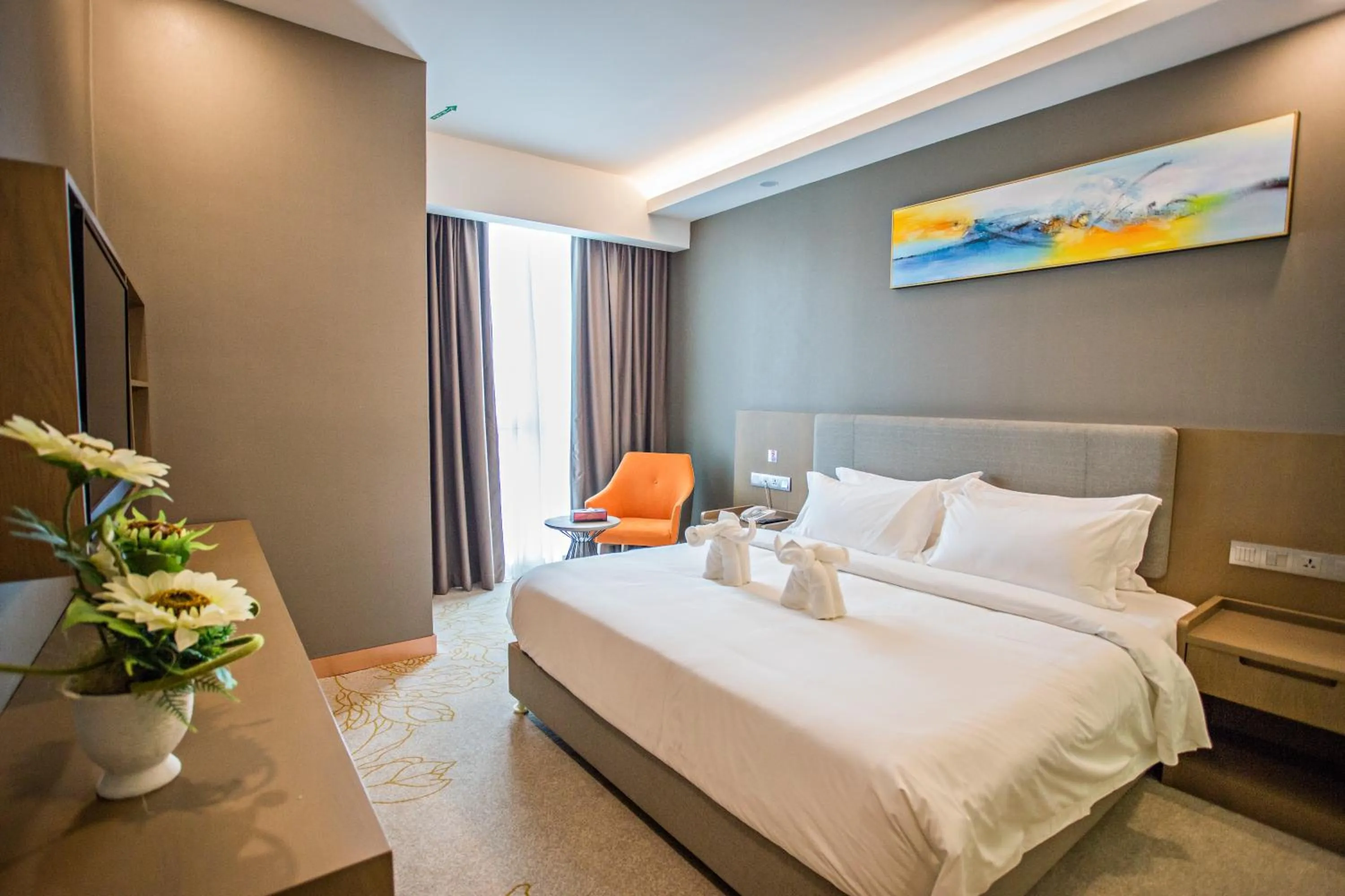 Deluxe King Room in GRAND FLORA HOTEL