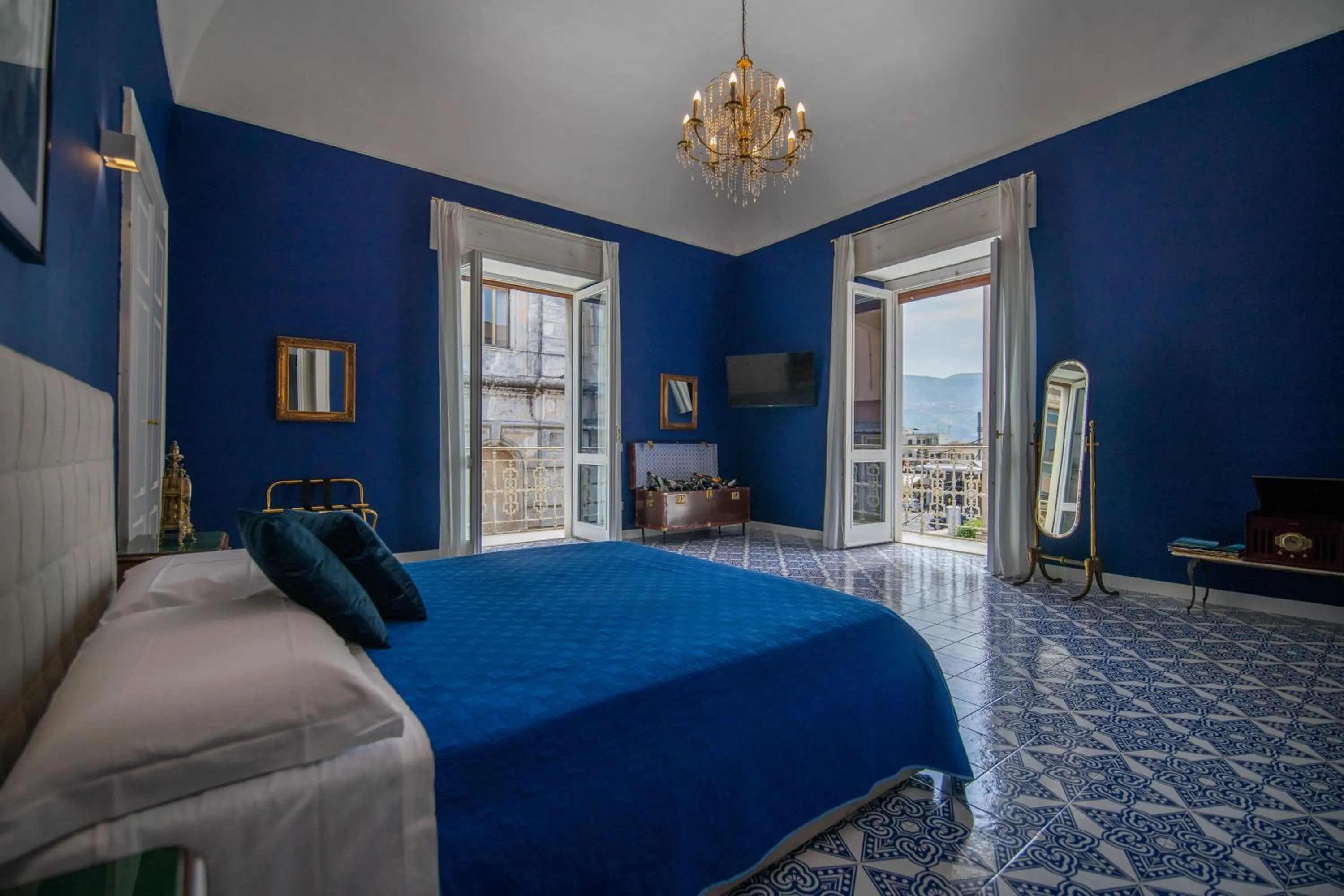 Deluxe King Room - single occupancy in Crudo Home