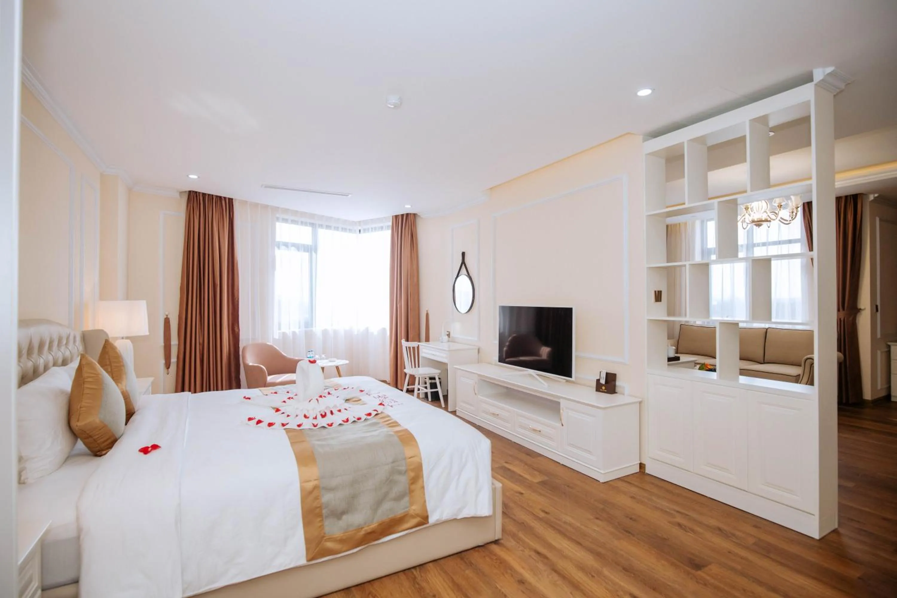 Executive Suite in Thông Đỏ Hotel