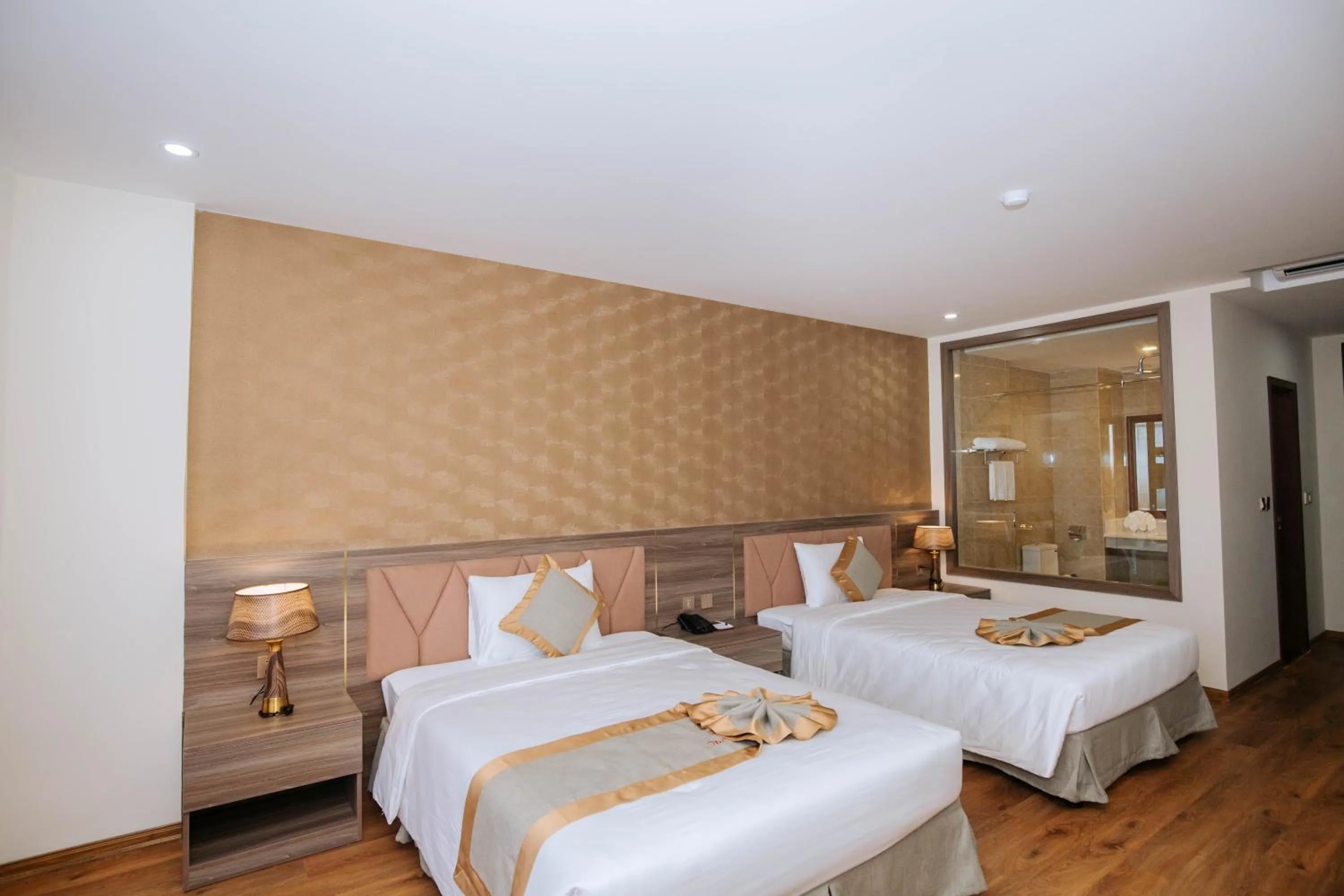 Deluxe Twin Room in Thông Đỏ Hotel