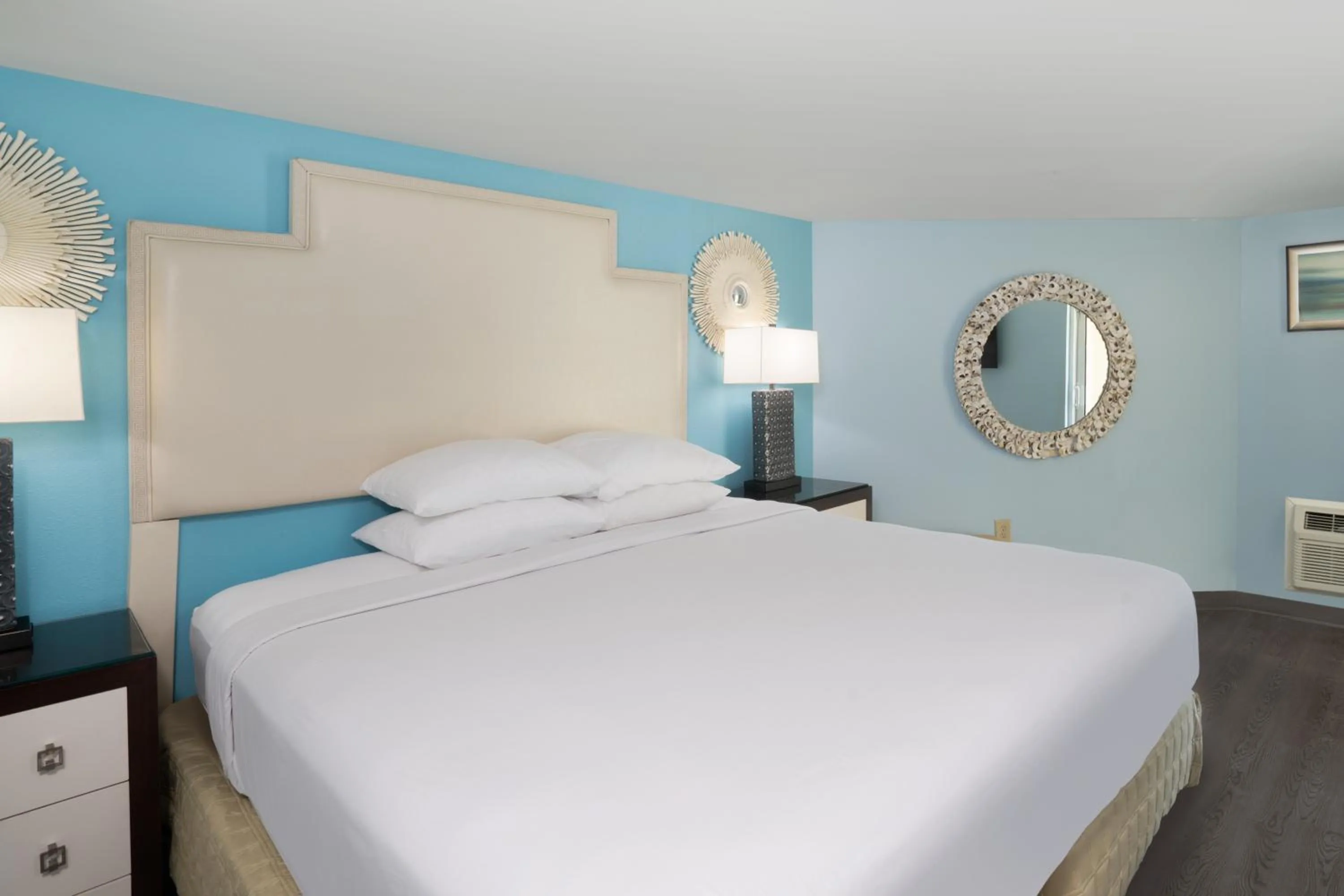Executive Suite Two Kings Oceanfront in Palette Resort Myrtle Beach