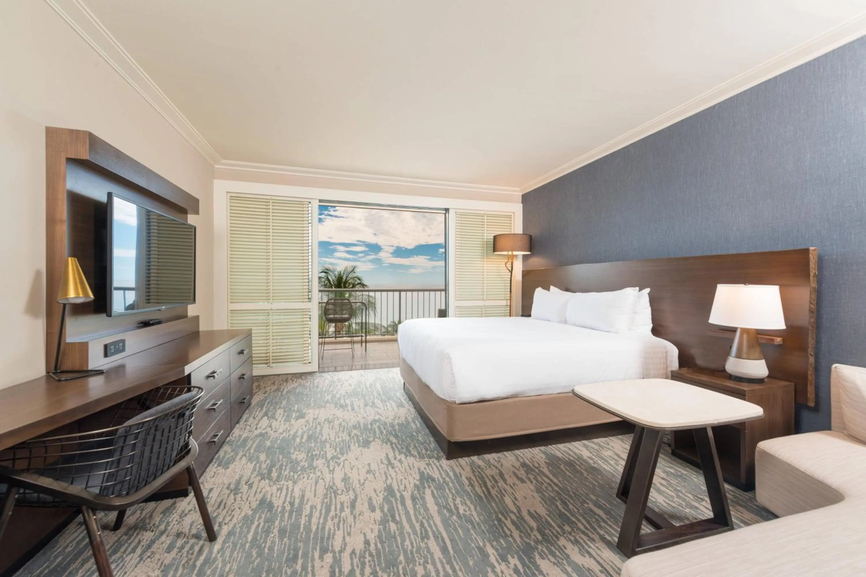 Premier Ocean, Guest room, 1 King, Ocean view, High floor in The Westin Hapuna Beach Resort
