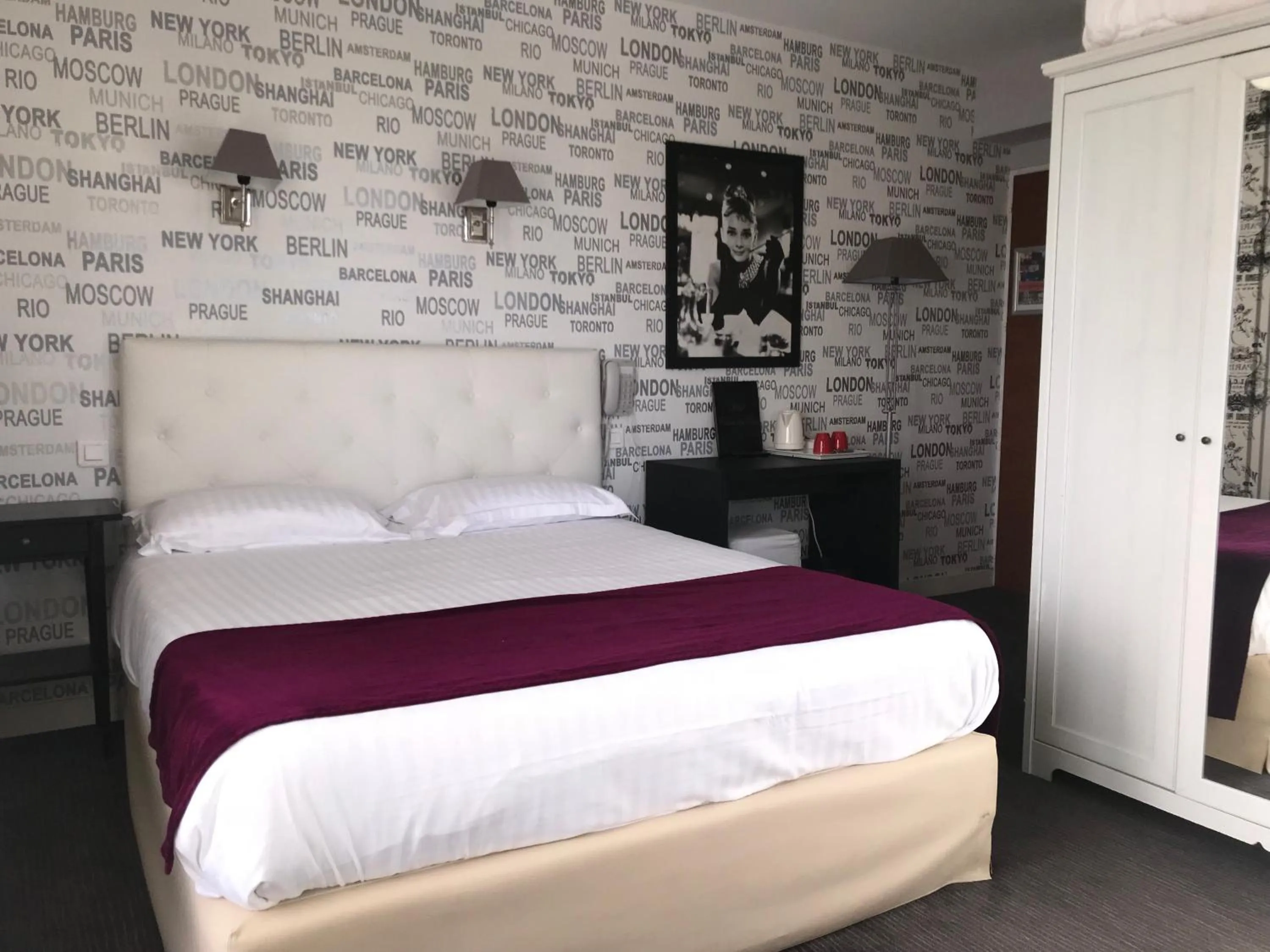Double Room with Extra Bed and Balcony in Hôtel Calme Des Pins & Spa