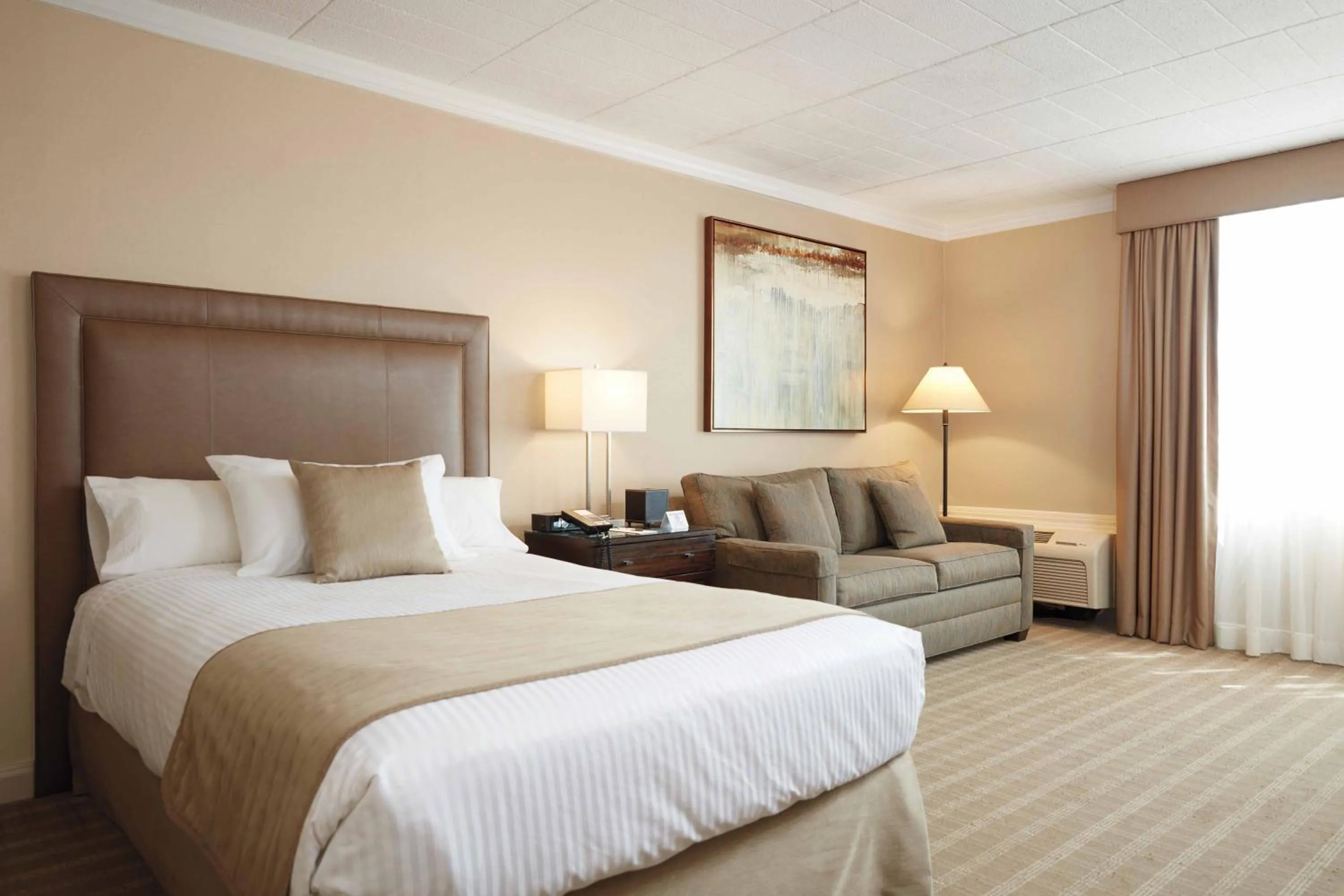 Standard Double Room in Ethan Allen Hotel