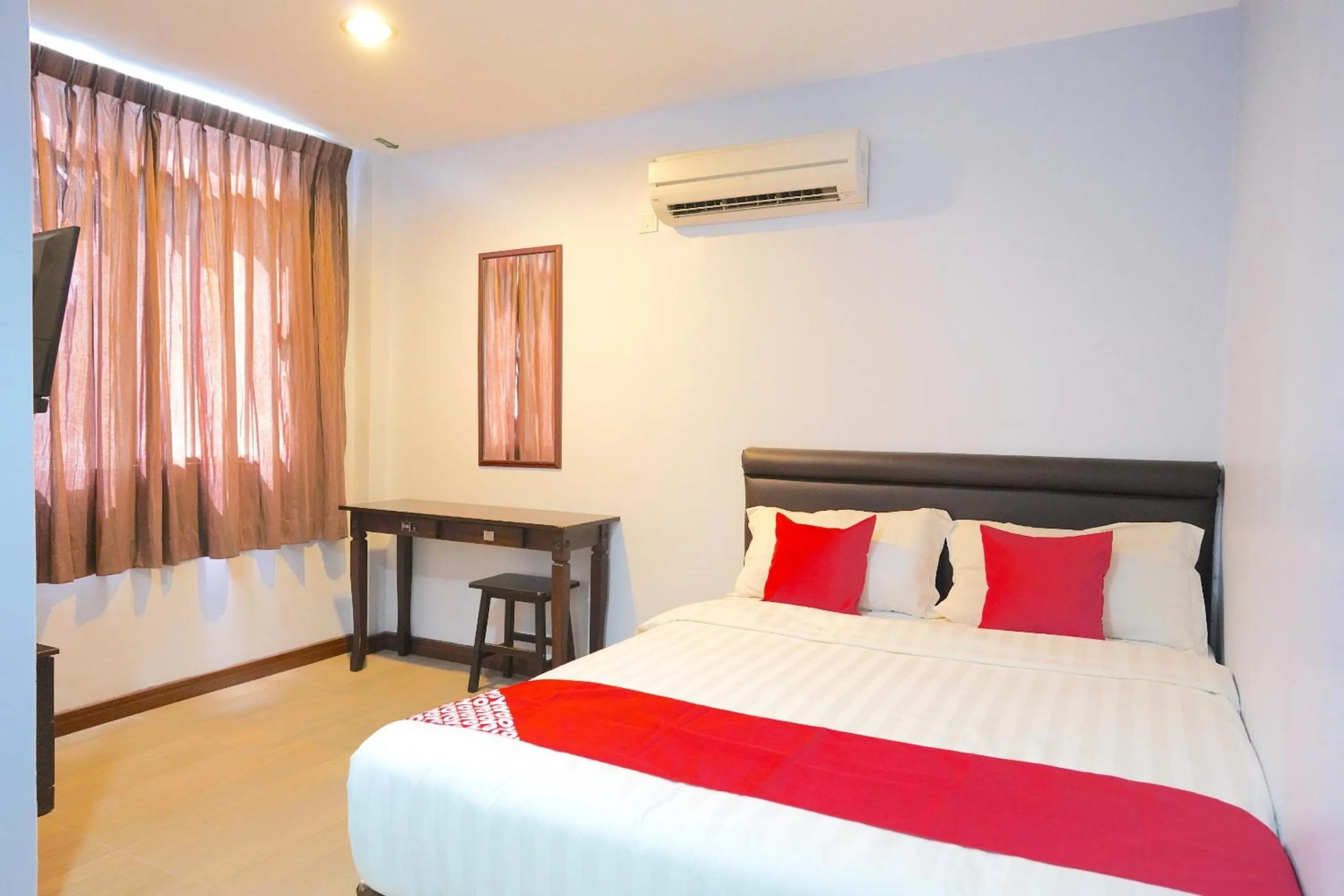 Deluxe Double Room in Hotel O Utama Inn