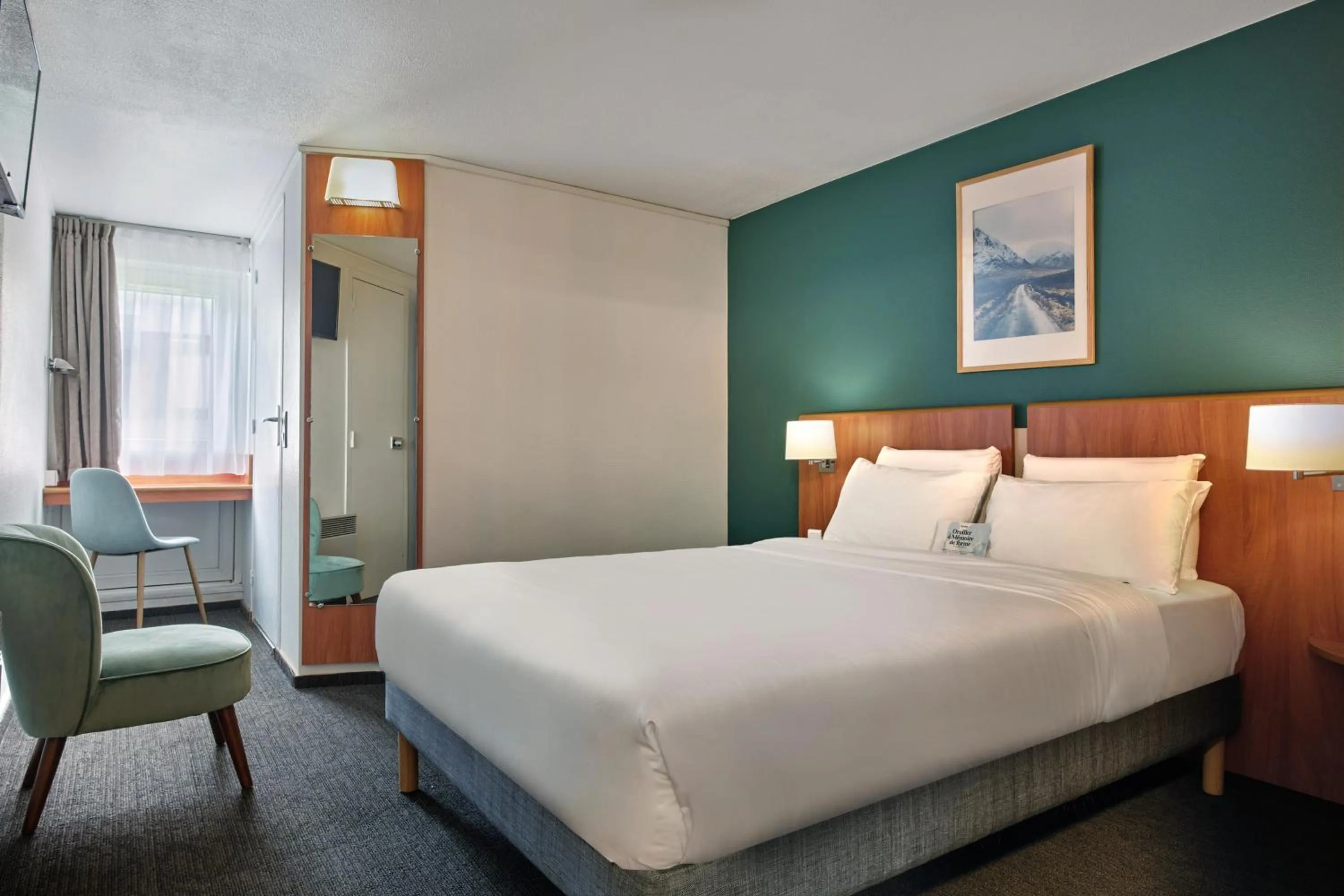 Superior Double Room in Kyriad Paris Sud Les Ulis Courtaboeuf