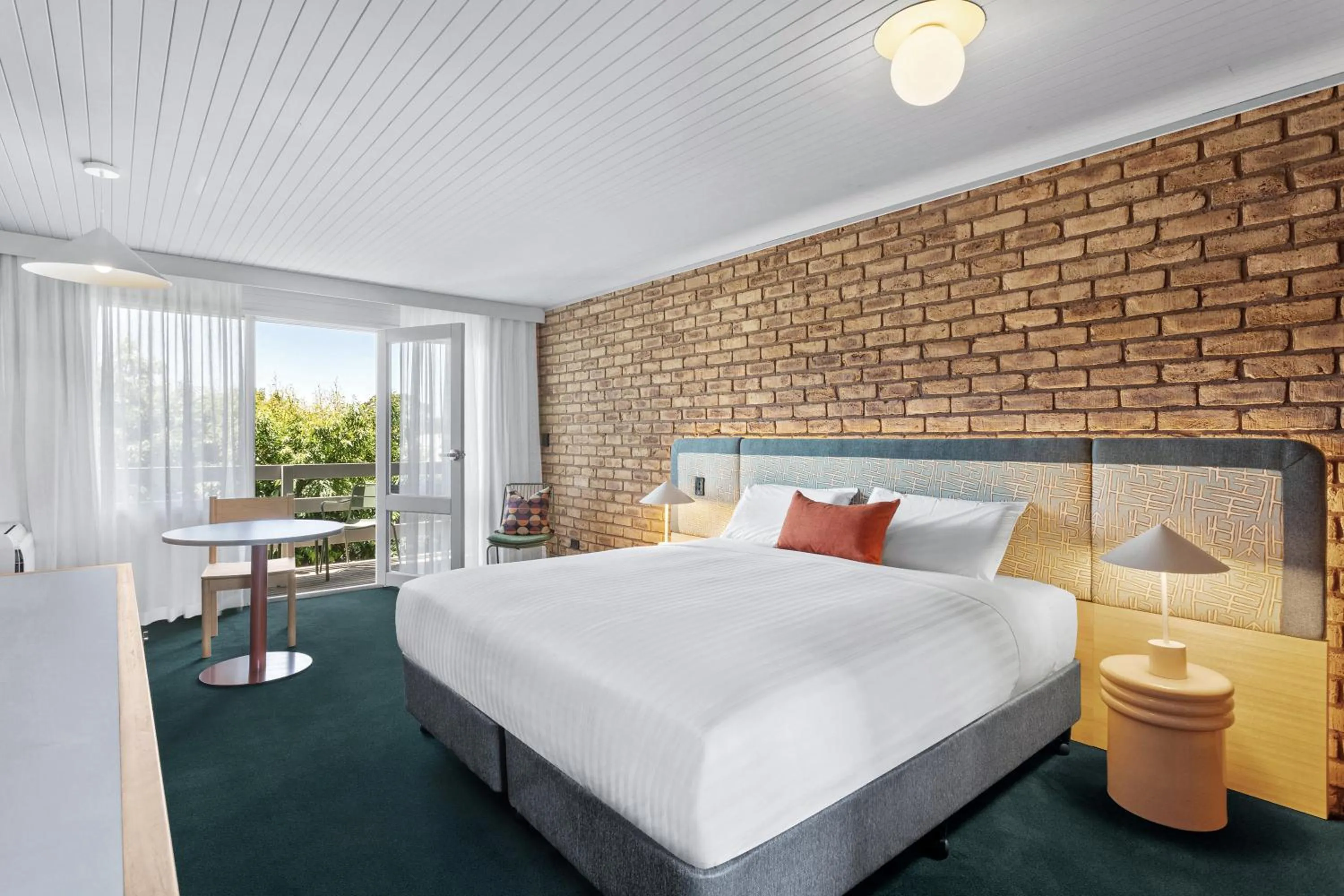 Large Double or Twin Room in Motel Flinders