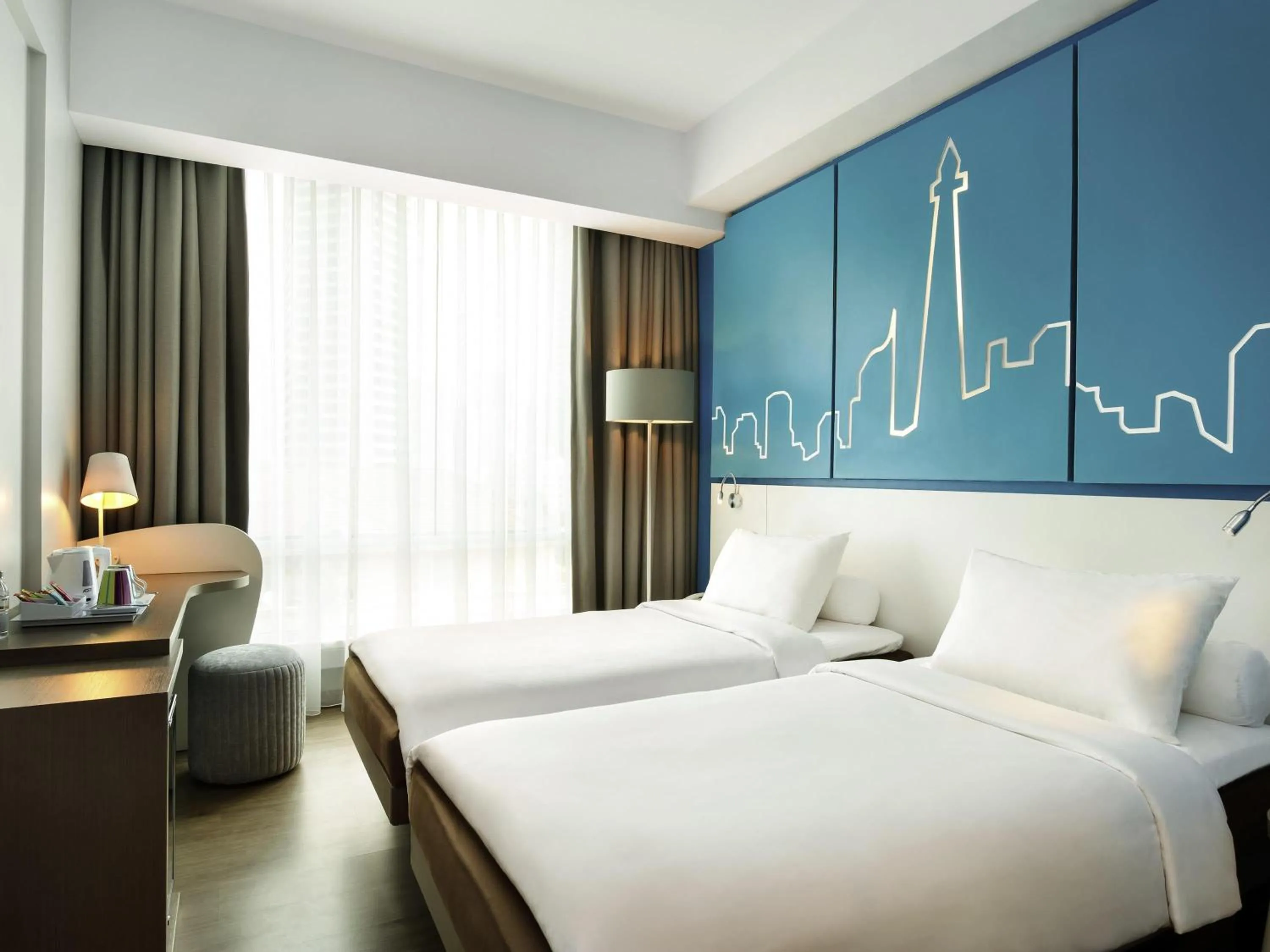 Superior Twin Room in All Seasons Jakarta Thamrin
