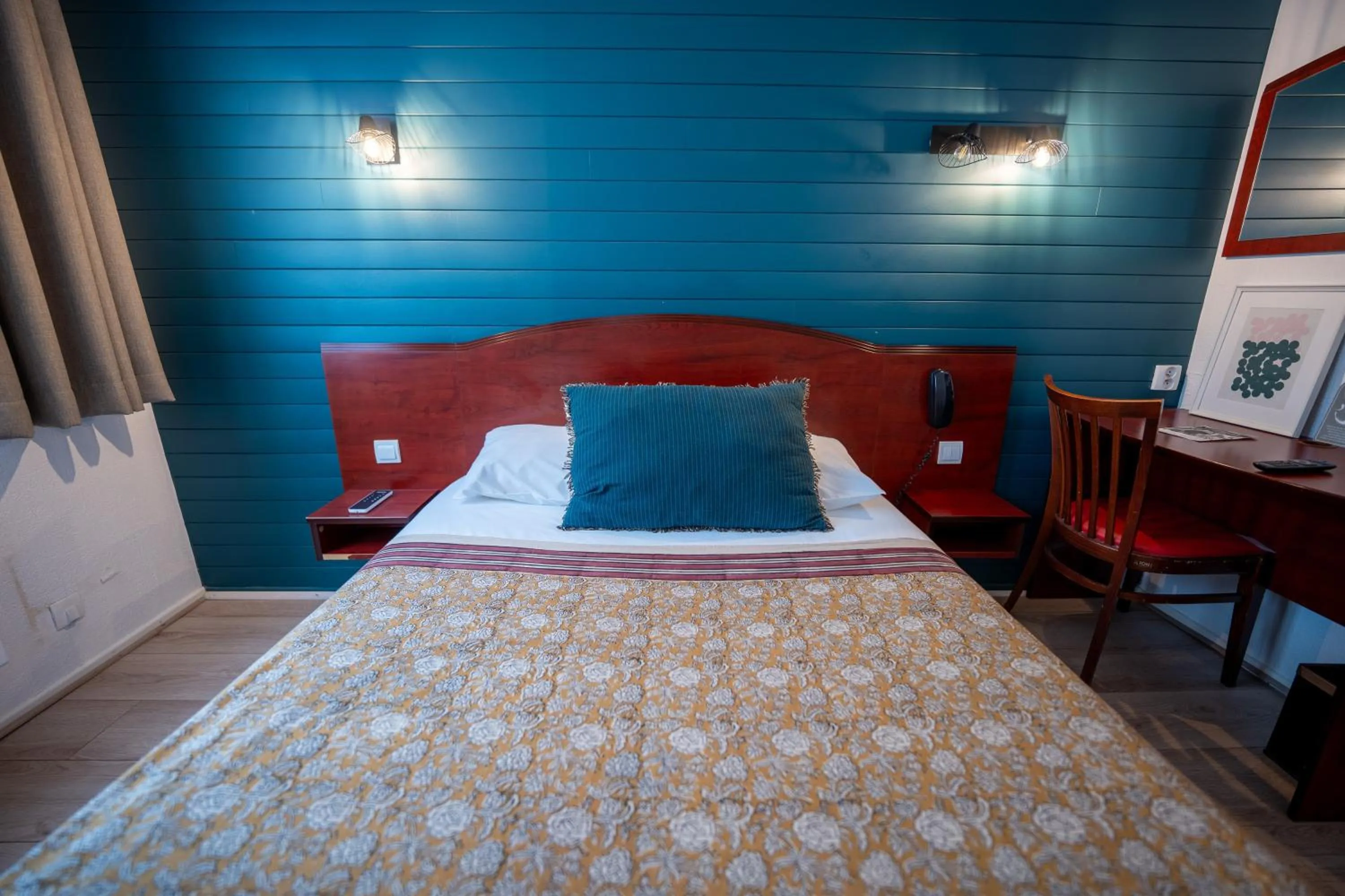 Small Double Room (1 Person) in Grand Hotel De La Poste - Lyon Sud - Vienne