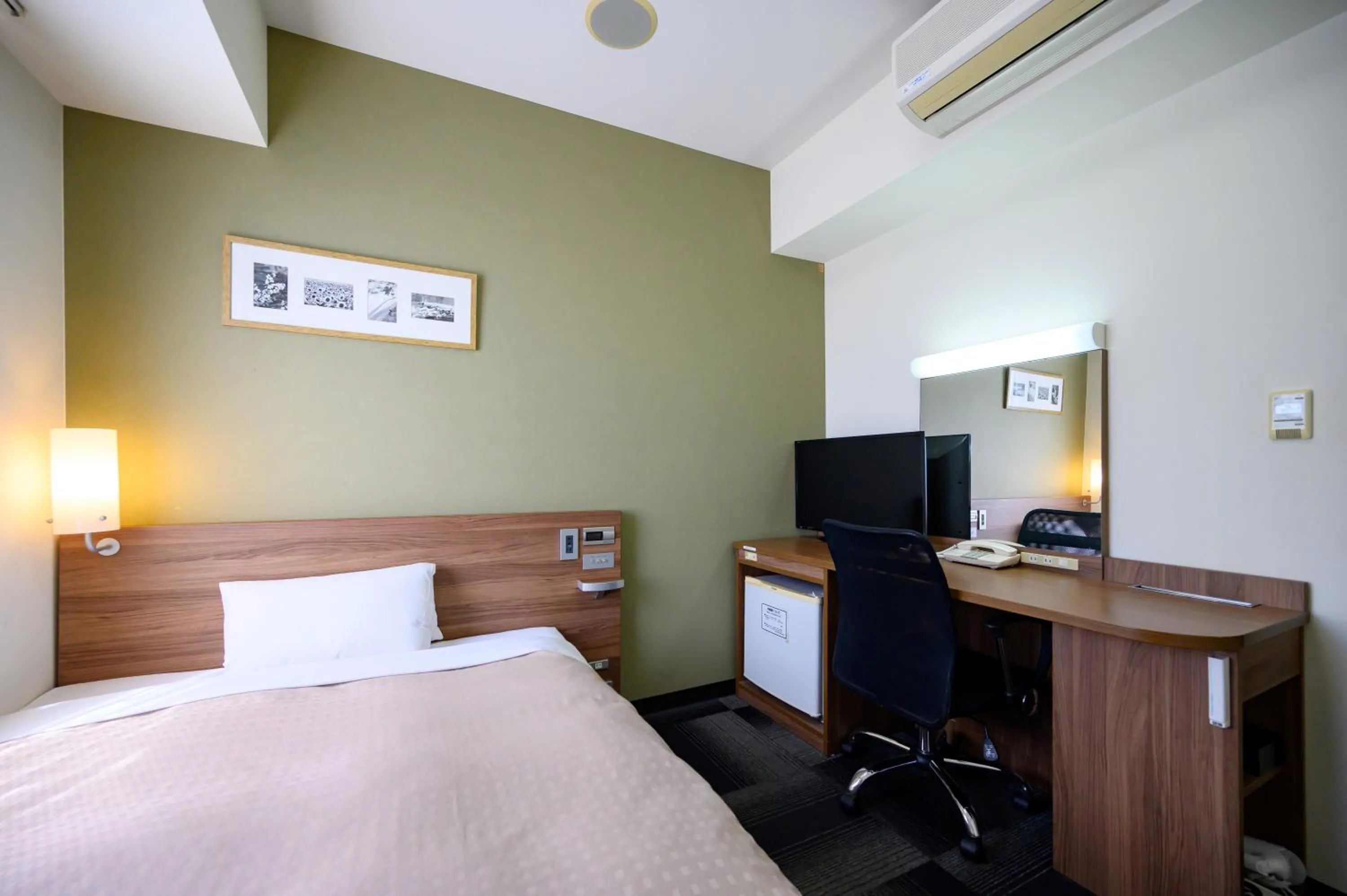 Deluxe Single Room - Non-Smoking in Hotel Econo Kameyama
