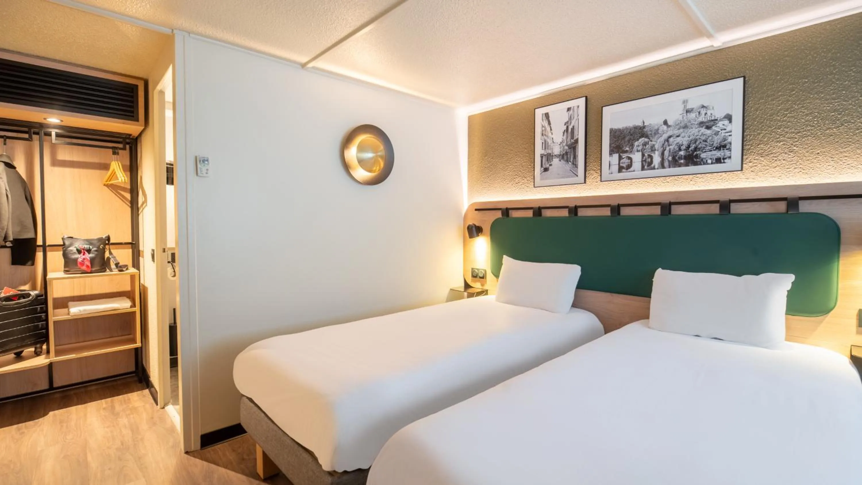 Standard Twin Room in Campanile Limoges Nord