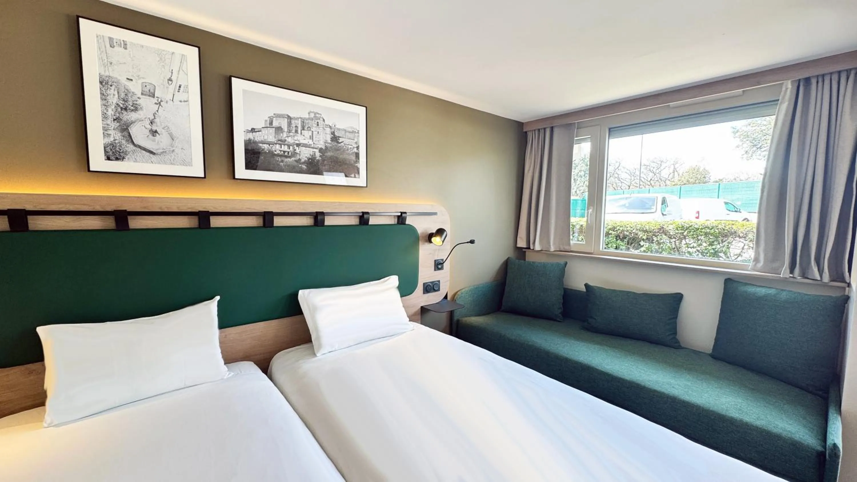 Superior Twin Room in Campanile Limoges Nord