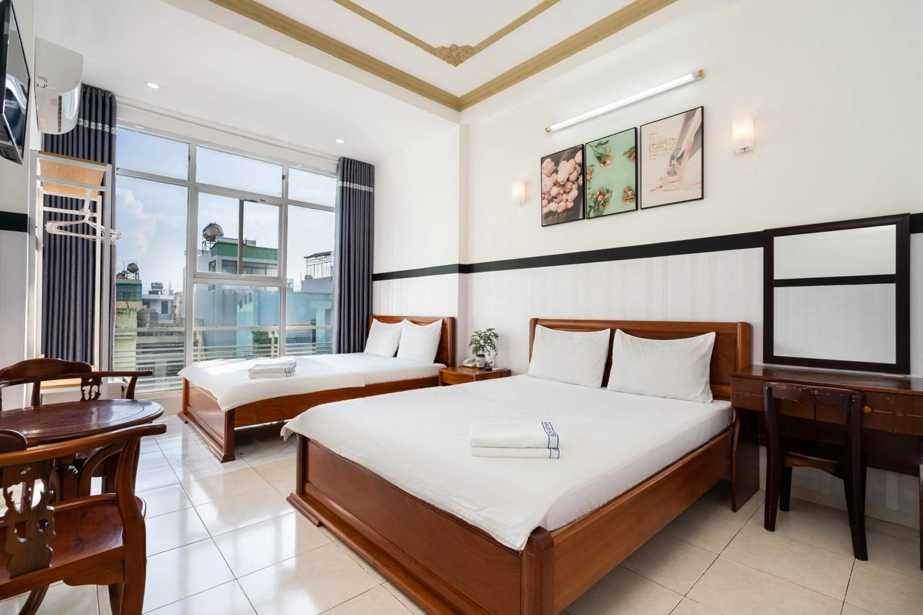 Superior Quadruple Room in Lam Sơn Hotel