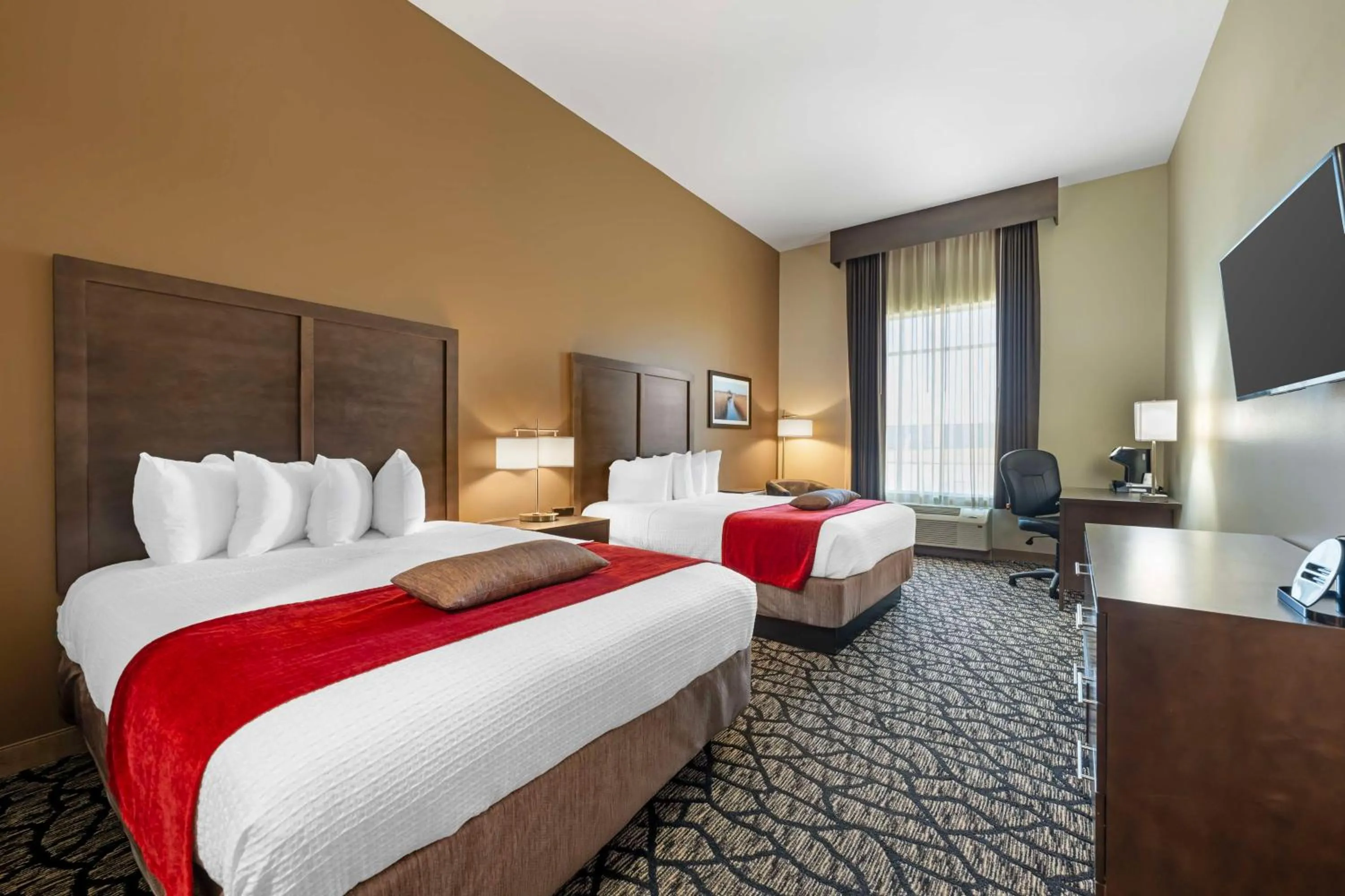 Double Queen in Best Western Plus Lakeview Hotel