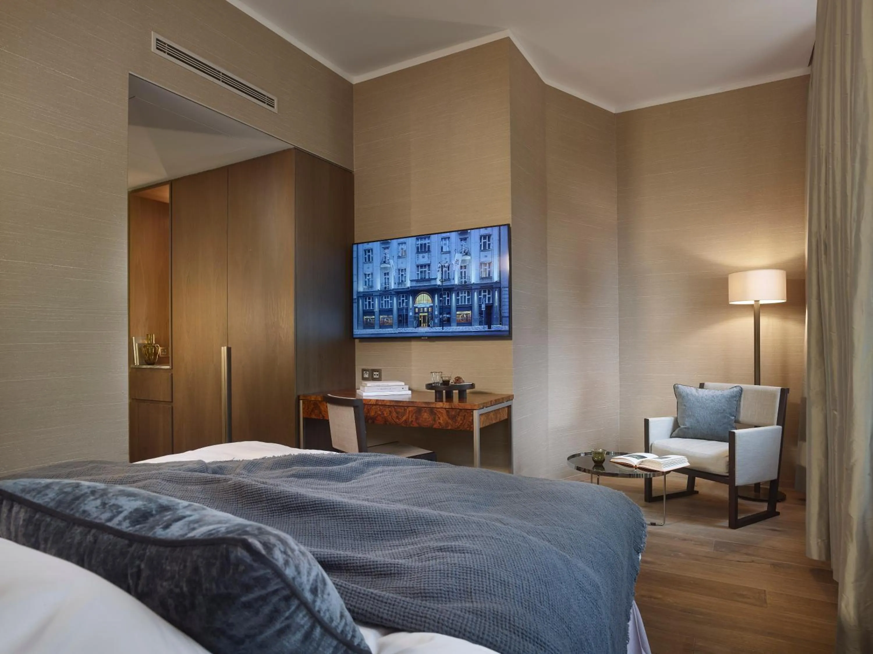 Superior Queen Room with Lounge and Wellness Access in The Emblem Prague Hotel - Preferred Hotels & Resorts