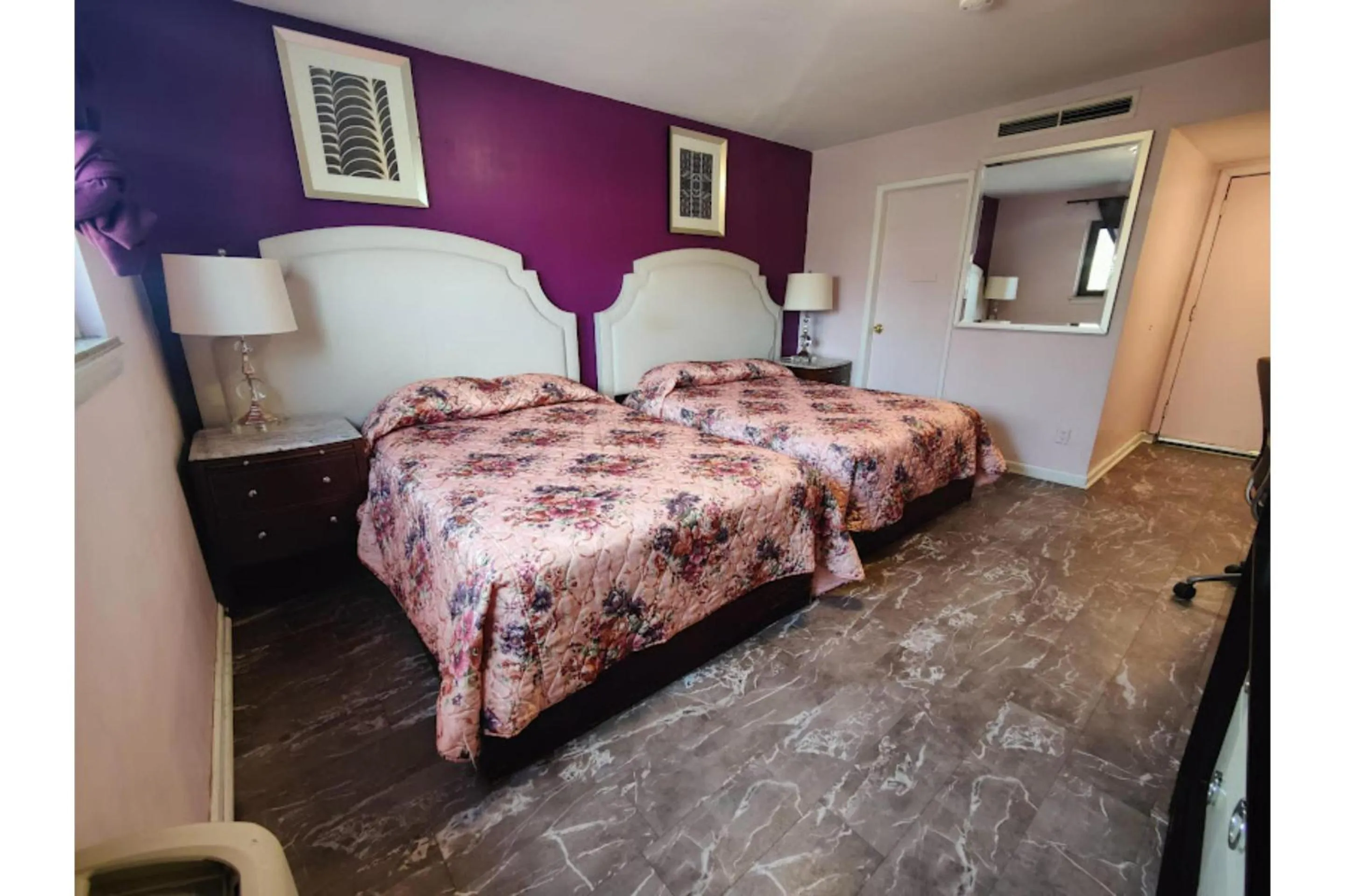 2 Full Beds Non-Smoking in Motel Edgebrook Chicago North Shore By Oyo