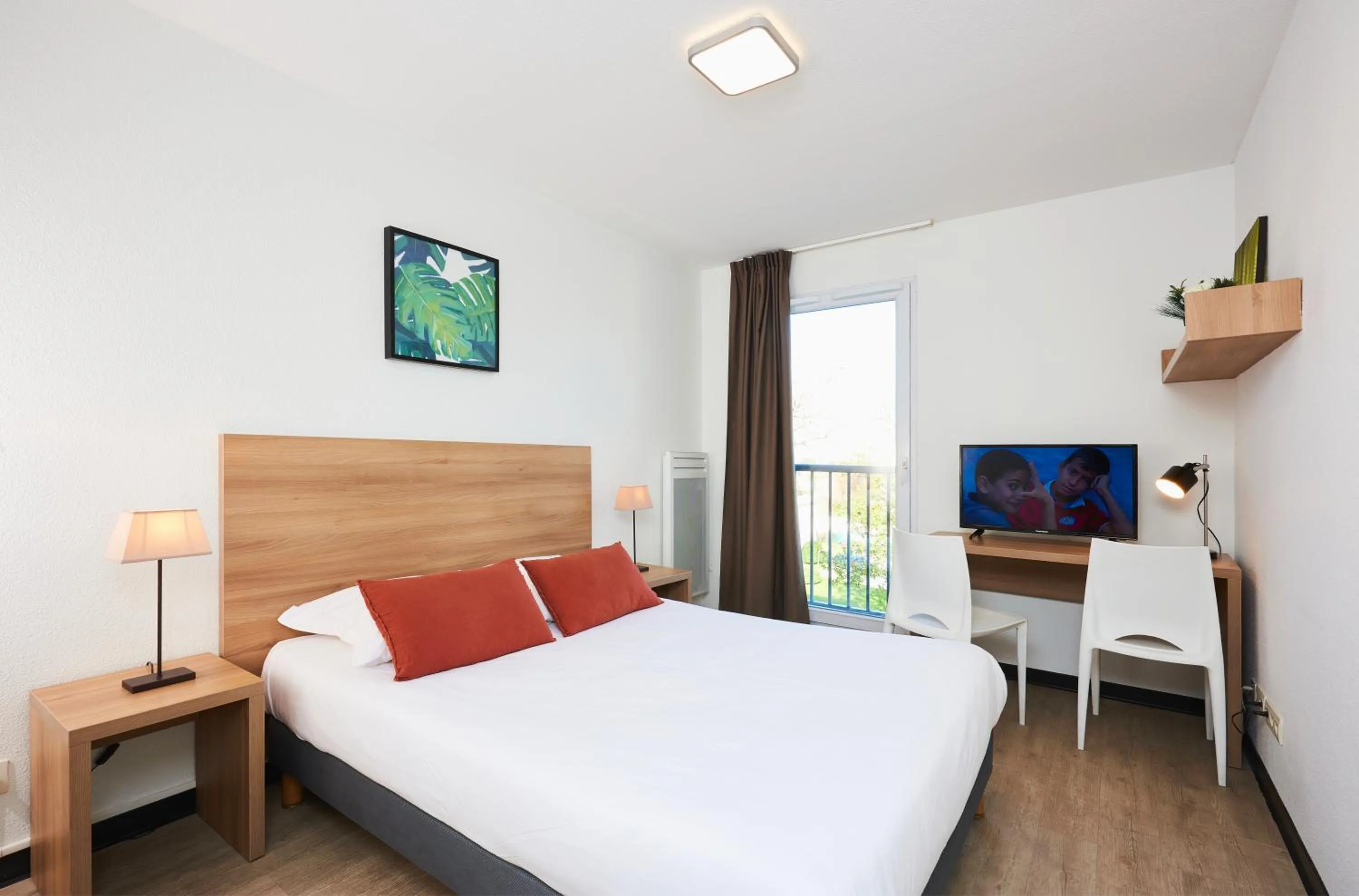 Business Suite with Double Bed in Ténéo Apparthotel Talence - Centre