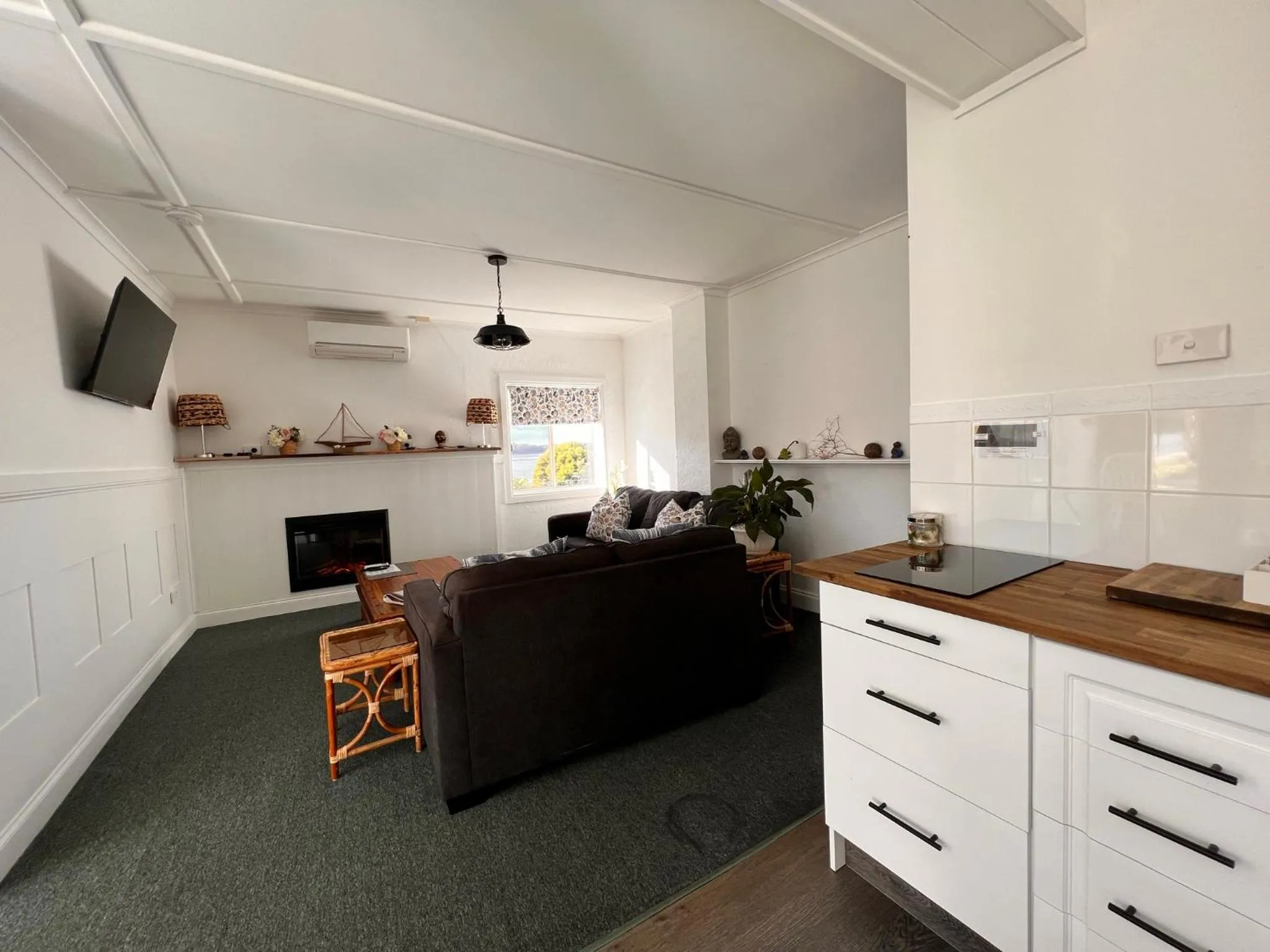 Family Apartment with Sea View in Smugglers Rest Apartments Dover