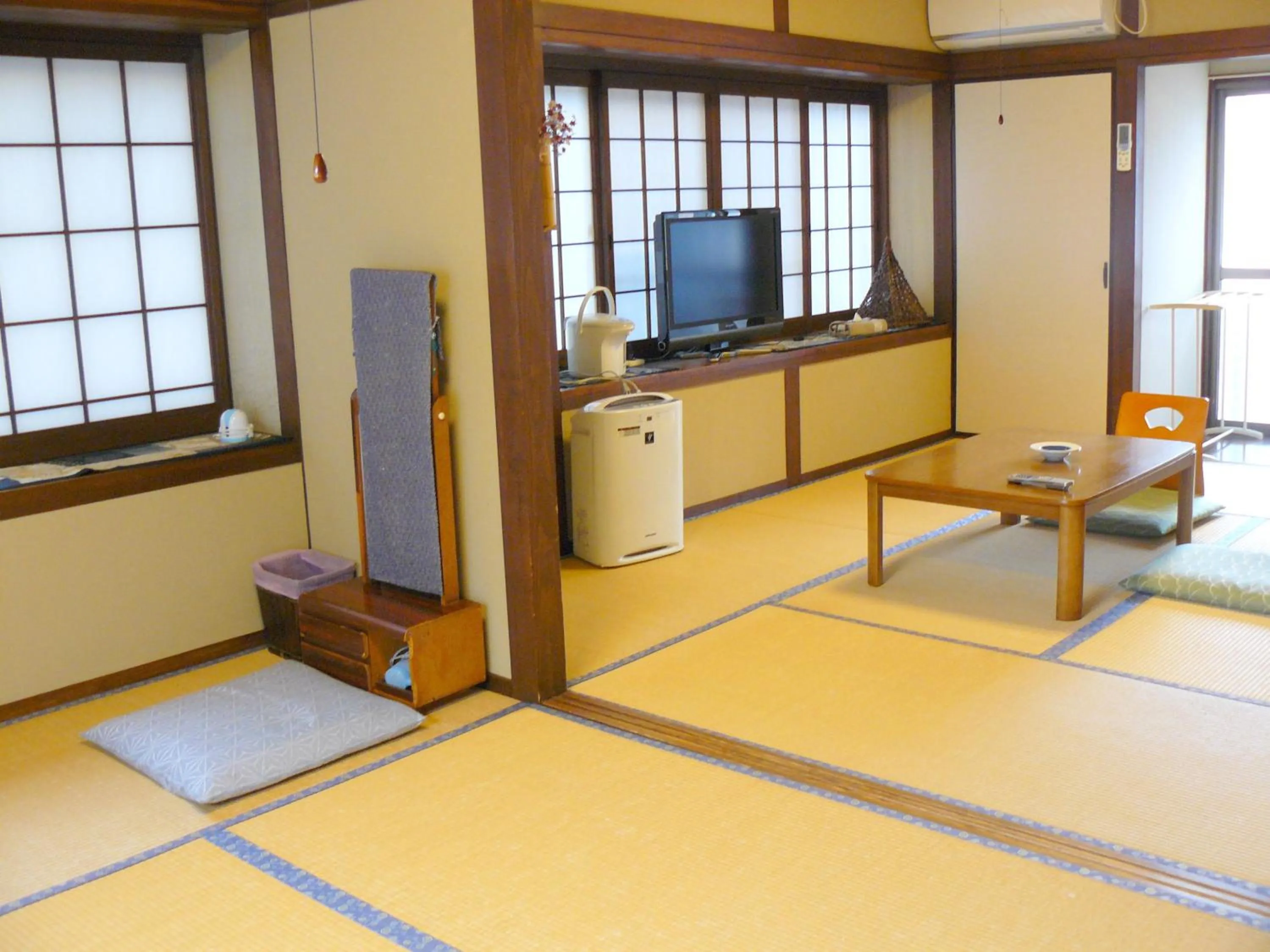 Japanese-Style Room with Shared Bathroom - single occupancy in Ryokan Yamashiroya