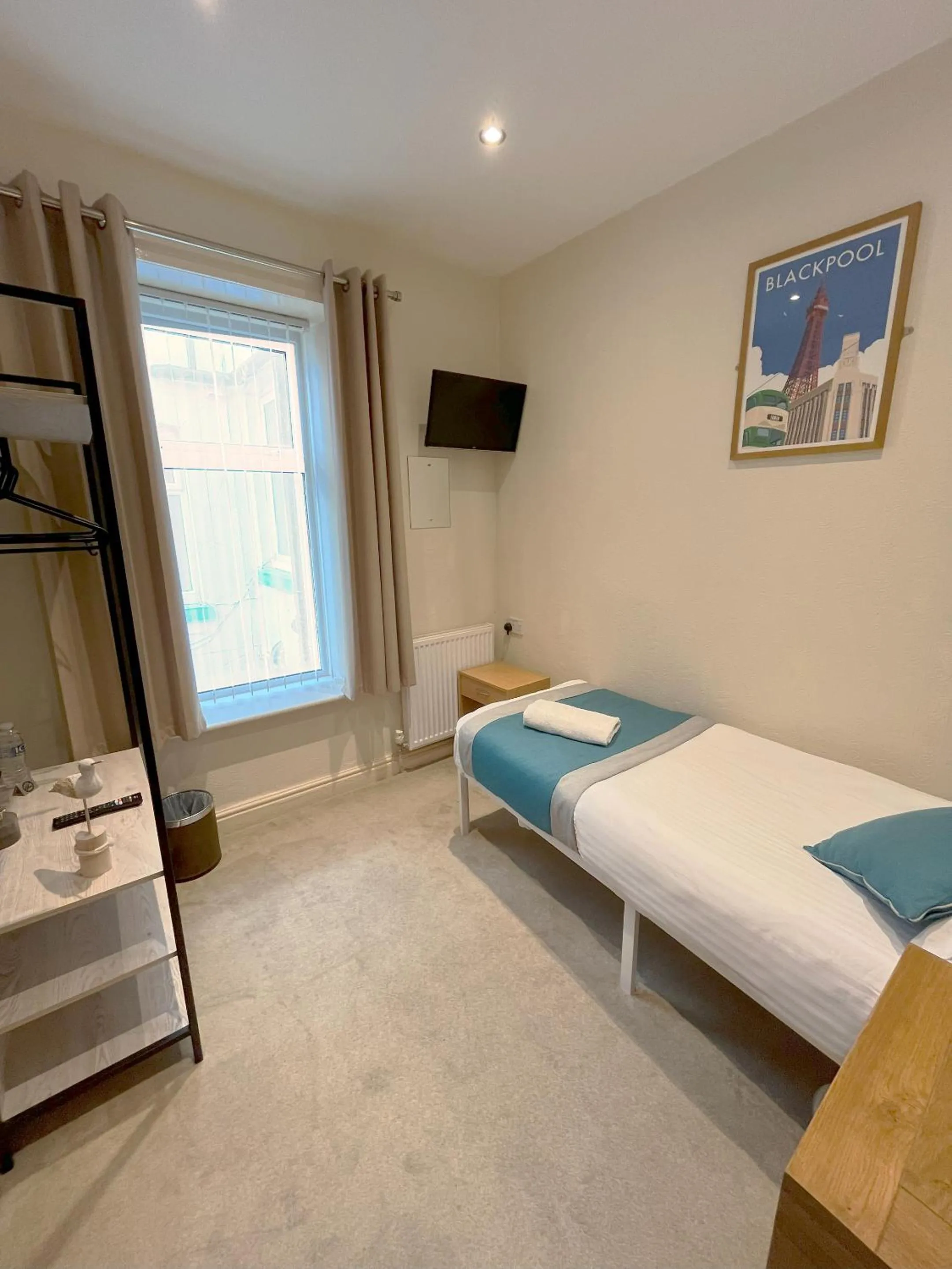 Standard Single Room with Shower - single occupancy in The Kings Cross Hotel