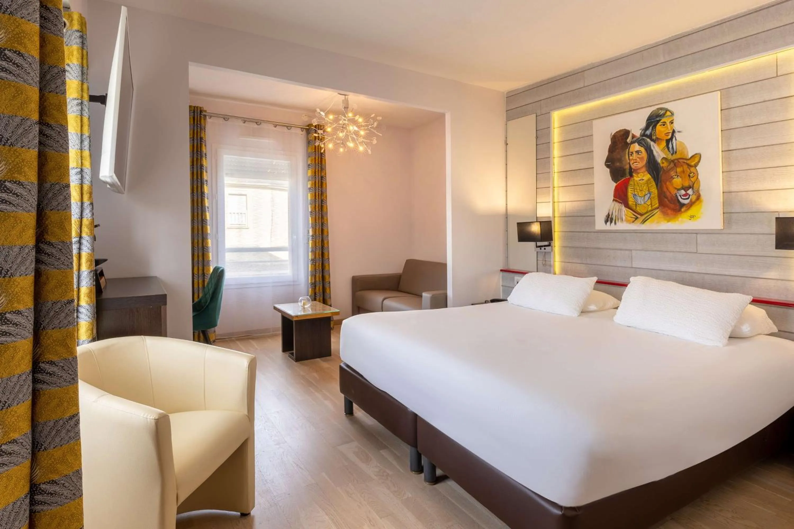 Junior Suite with Queen Bed and Sofa Bed - Non-Smoking in Best Western Hotel & SPA Pau Lescar Aeroport