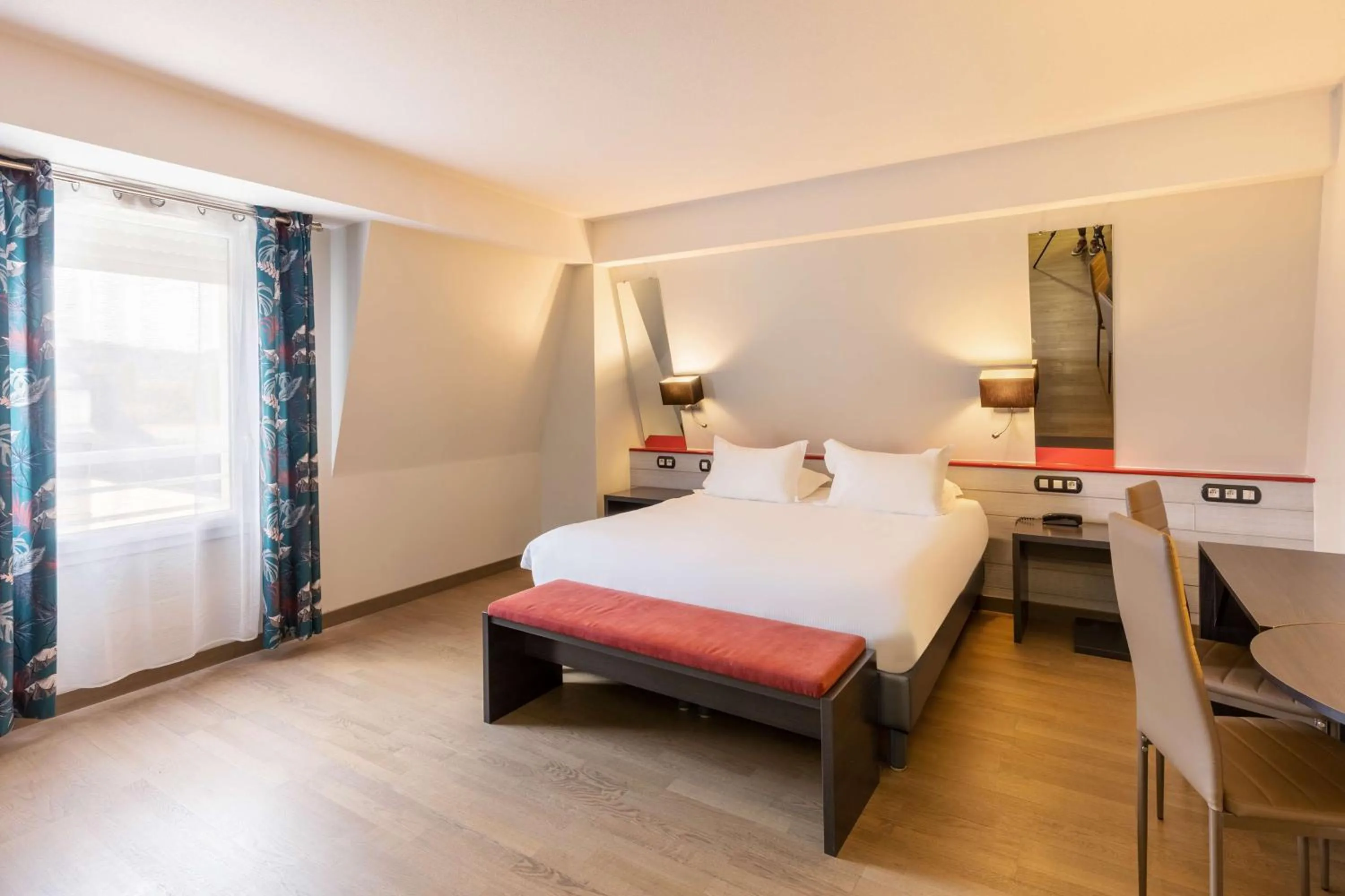 Family Room with Queen Bed and Sofa Bed - Non-Smoking in Best Western Hotel & SPA Pau Lescar Aeroport