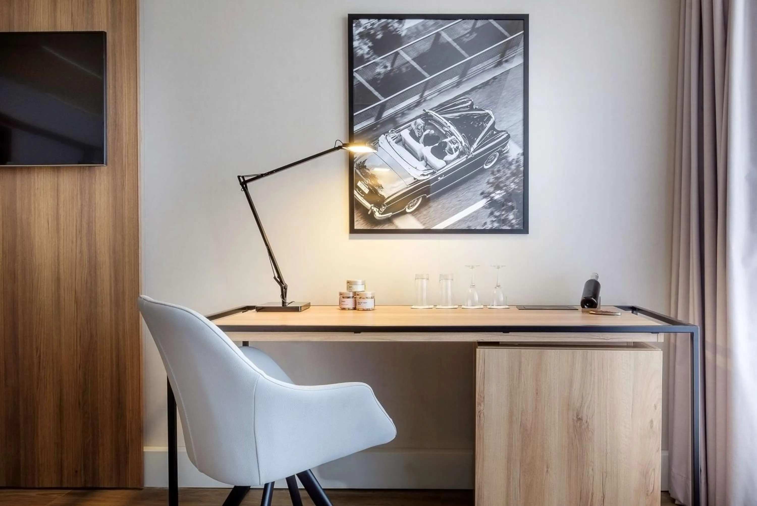 Superior Room with Sea View and Terrace in Radisson Blu Hotel Nice