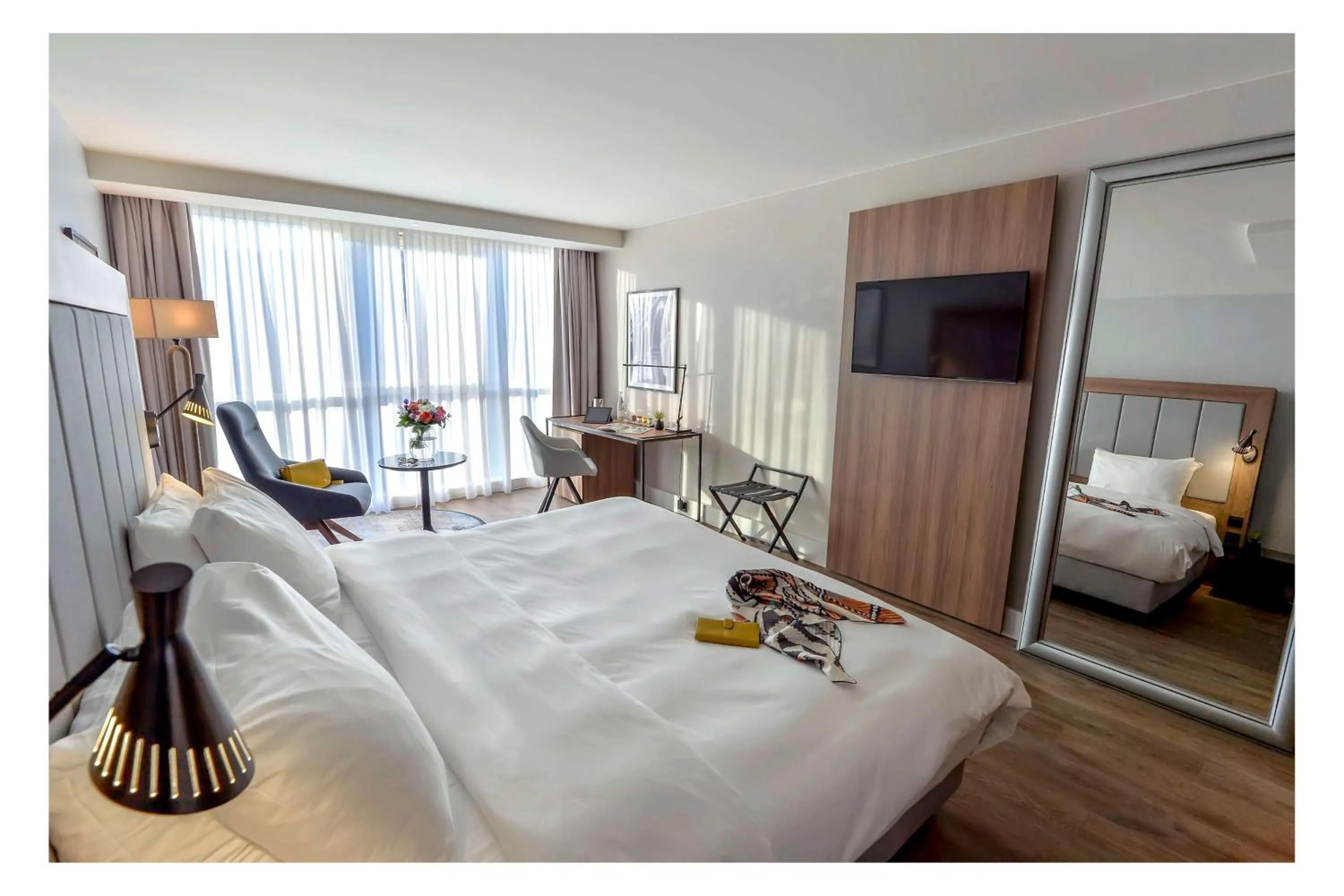 Family Room with Sea View and Terrace in Radisson Blu Hotel Nice