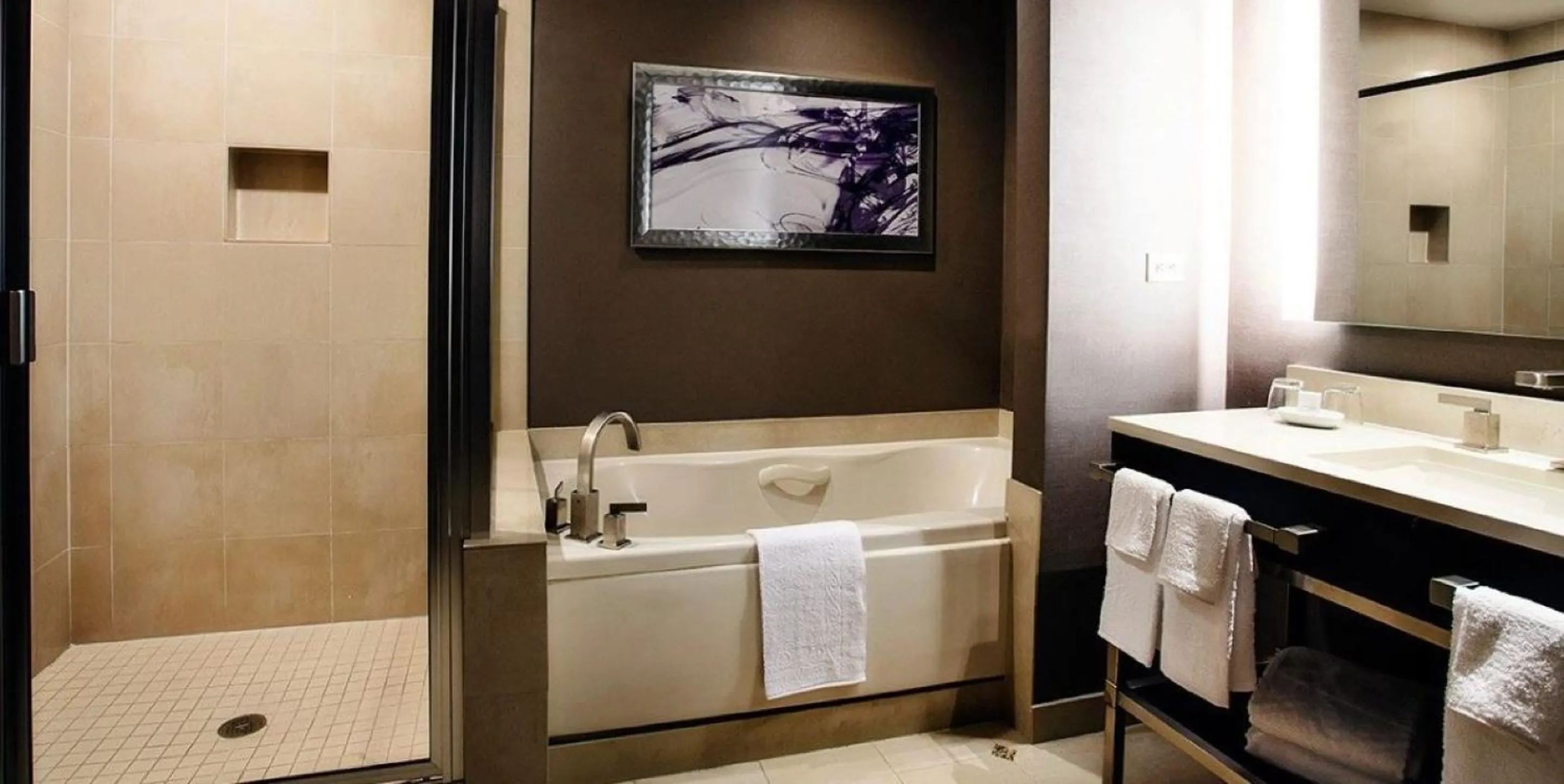 Bayview Tower Premium, 1 King, Non-Smoking in Harrah's Resort Atlantic City, A Caesars Destination