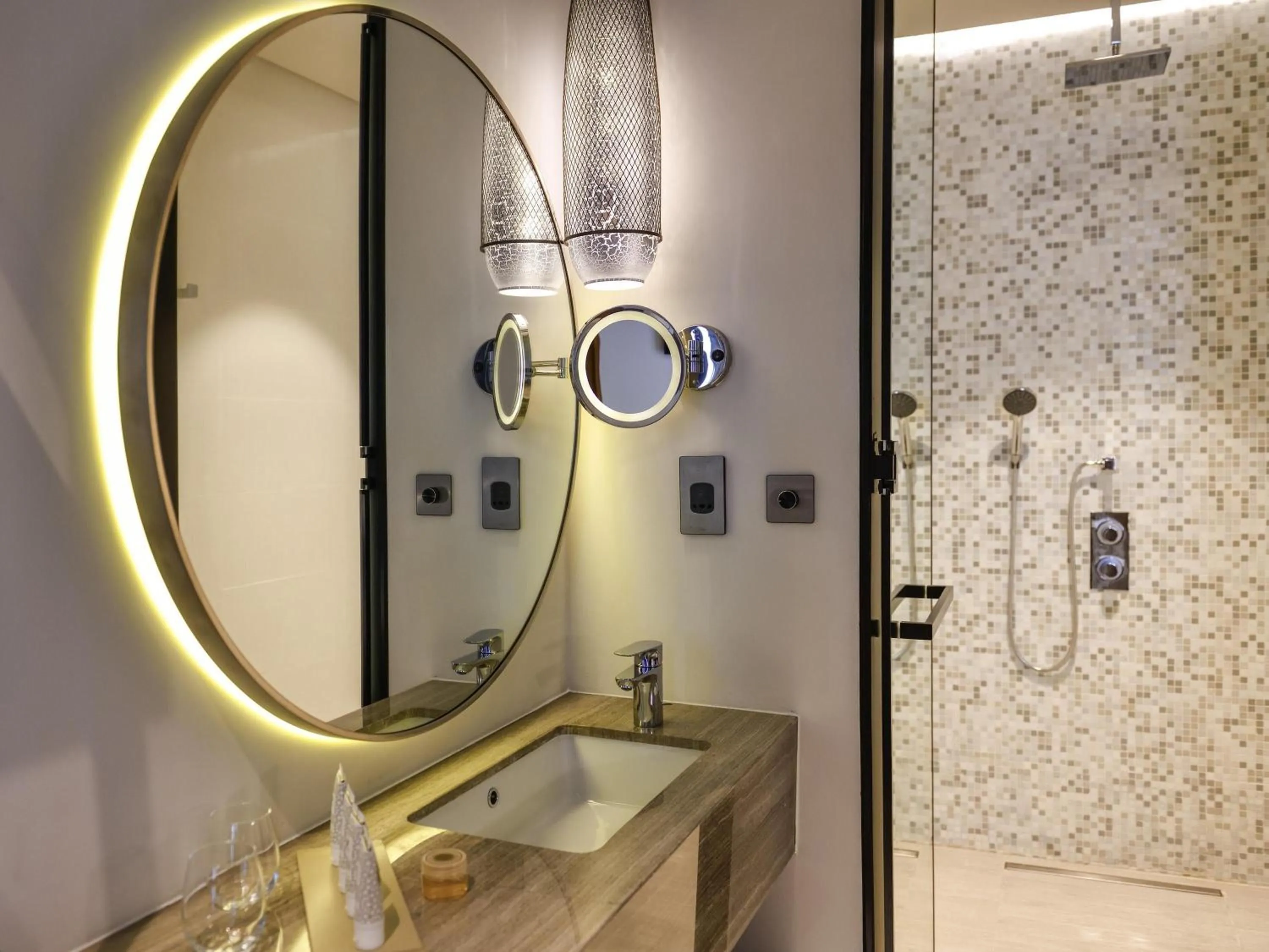 Deluxe Twin Room - DXB Free Airport Pick up & Drop off T1&T3, Free Shuttle Service to La Mer Beach, Dubai Outlet Mall & Dubai Festival City in Grand Mercure Dubai City