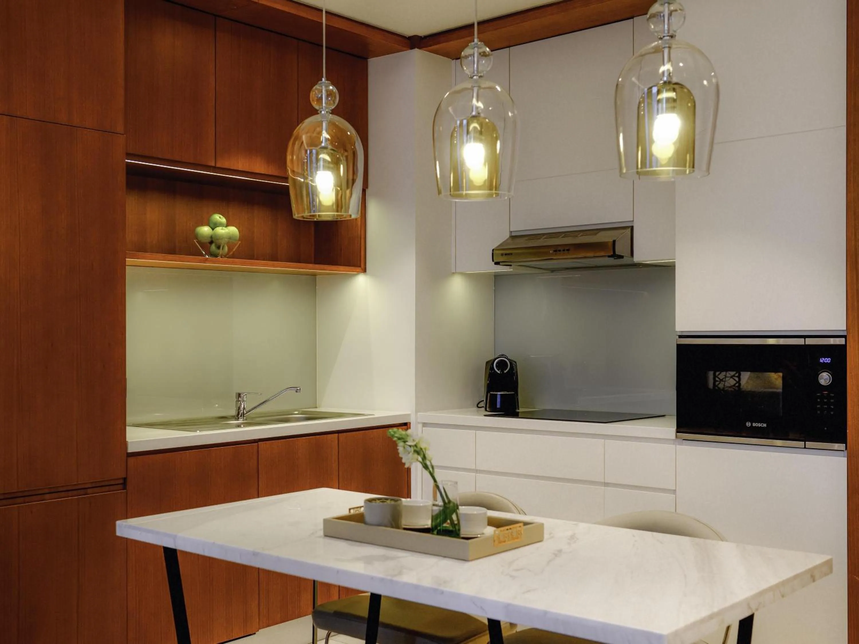 Grosvenor Suite - DXB Free Airport Pick up & Drop off T1&T3, Free Shuttle Service to La Mer Beach, Dubai Outlet Mall & Dubai Festival City in Grand Mercure Dubai City