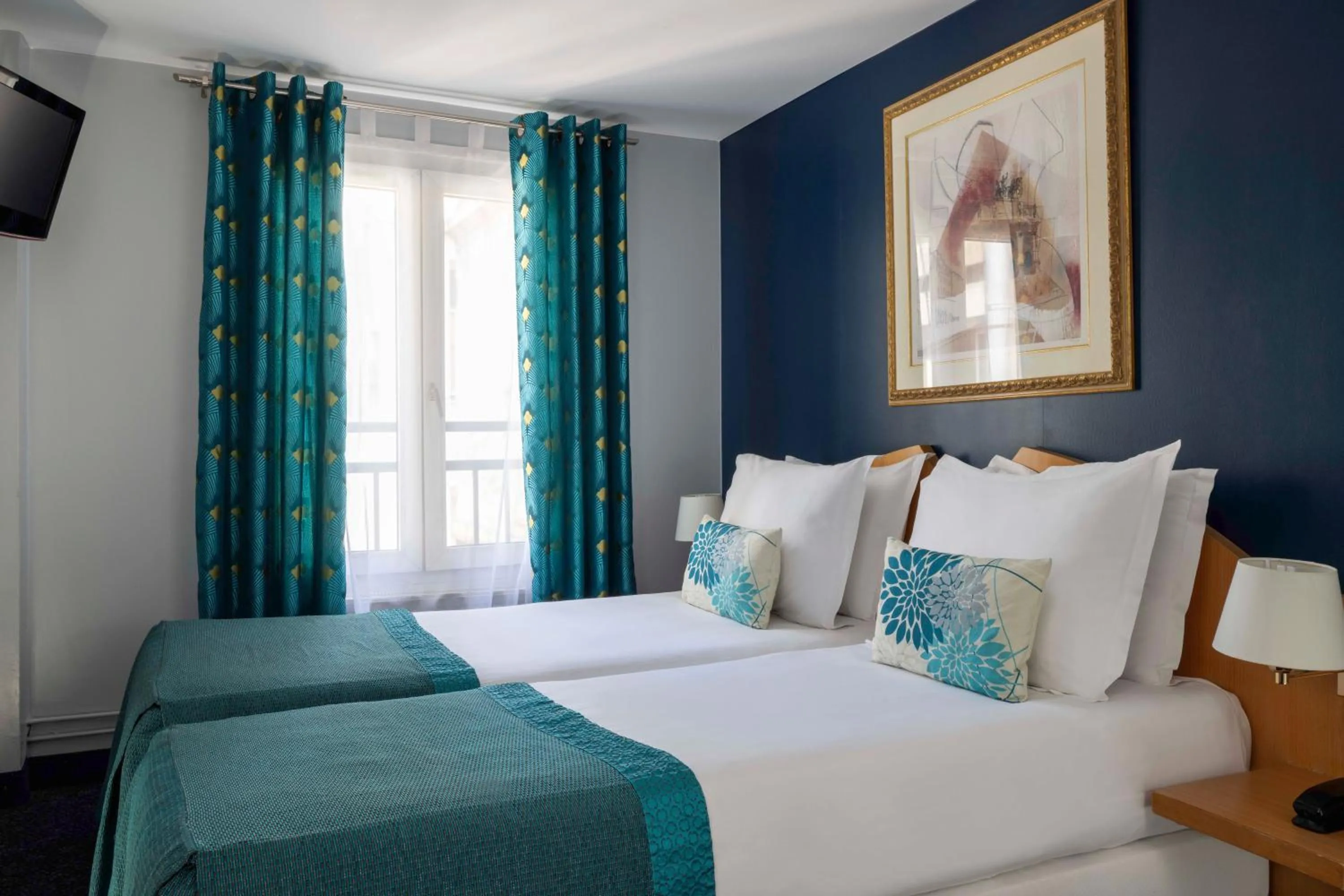 Budget Twin Room in Grand Hotel du Calvados - Opera