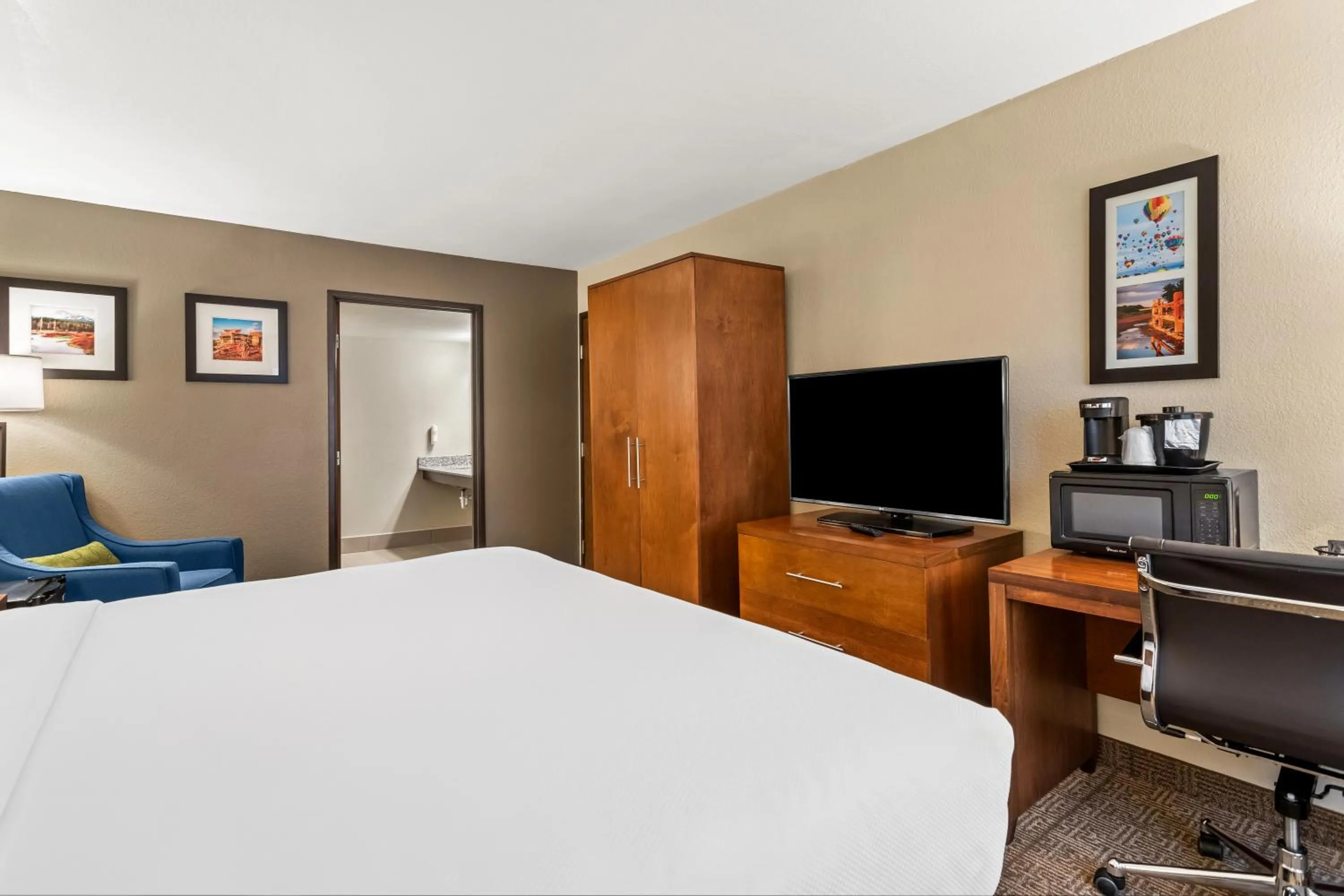 King Room - Accessible/Non-Smoking in Comfort Inn & Suites Albuquerque Downtown