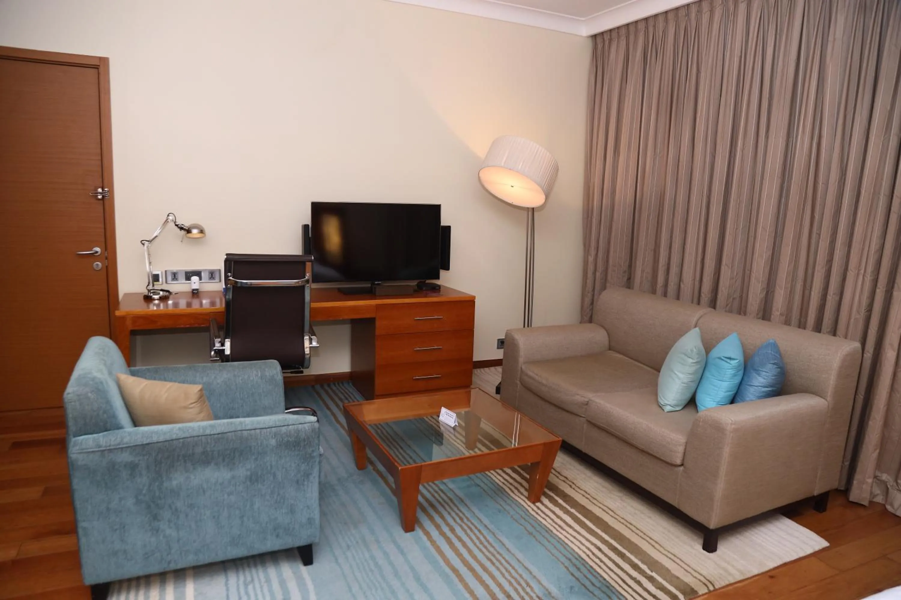 Deluxe Room with Two Twin Beds and Kitchenette in Hilton Bangalore Embassy GolfLinks