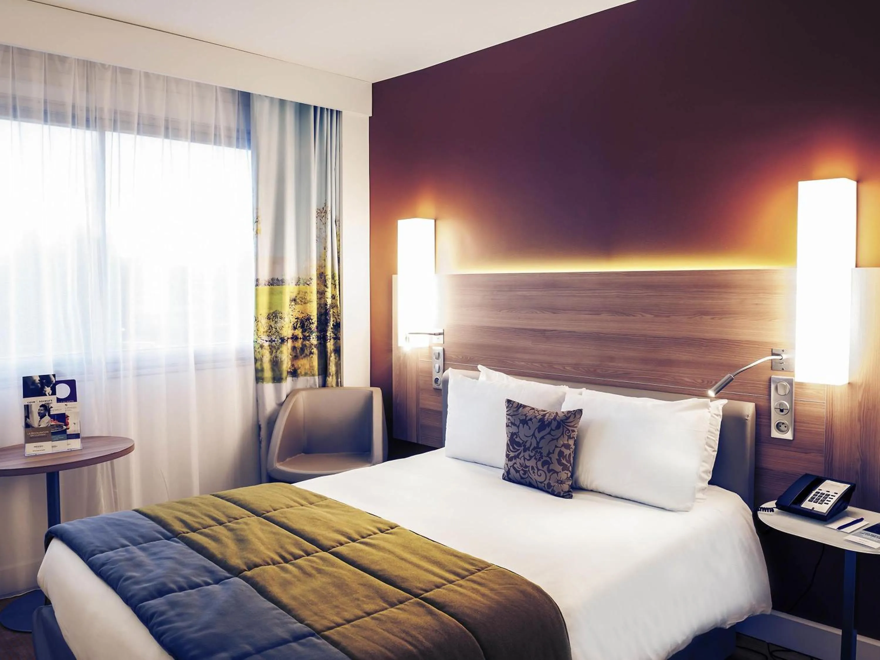 Classic Double Room with King Size Bed in Hôtel Mercure Mâcon Bord de Saône