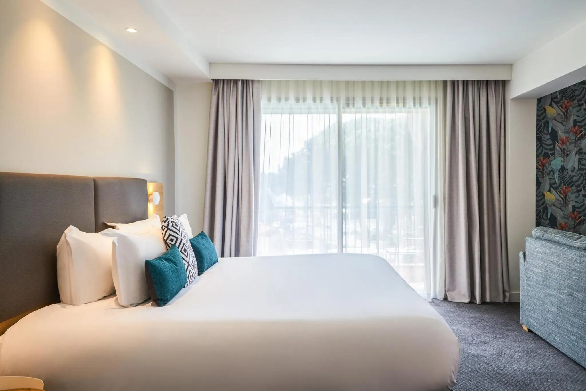 King Suite with Balcony and Pool View in Holiday Inn Perpignan by IHG