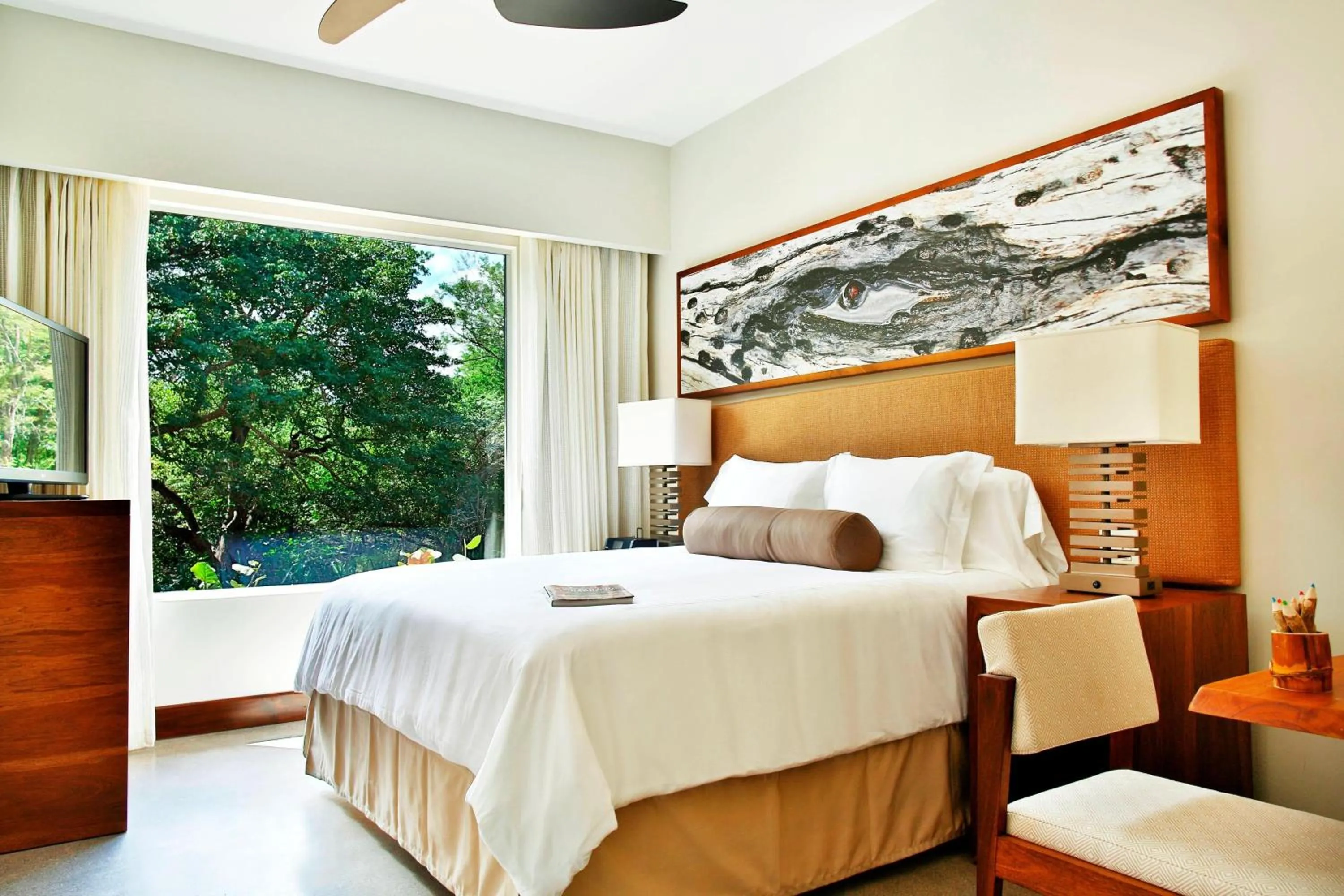 King Suite in El Mangroove Papagayo, Autograph Collection