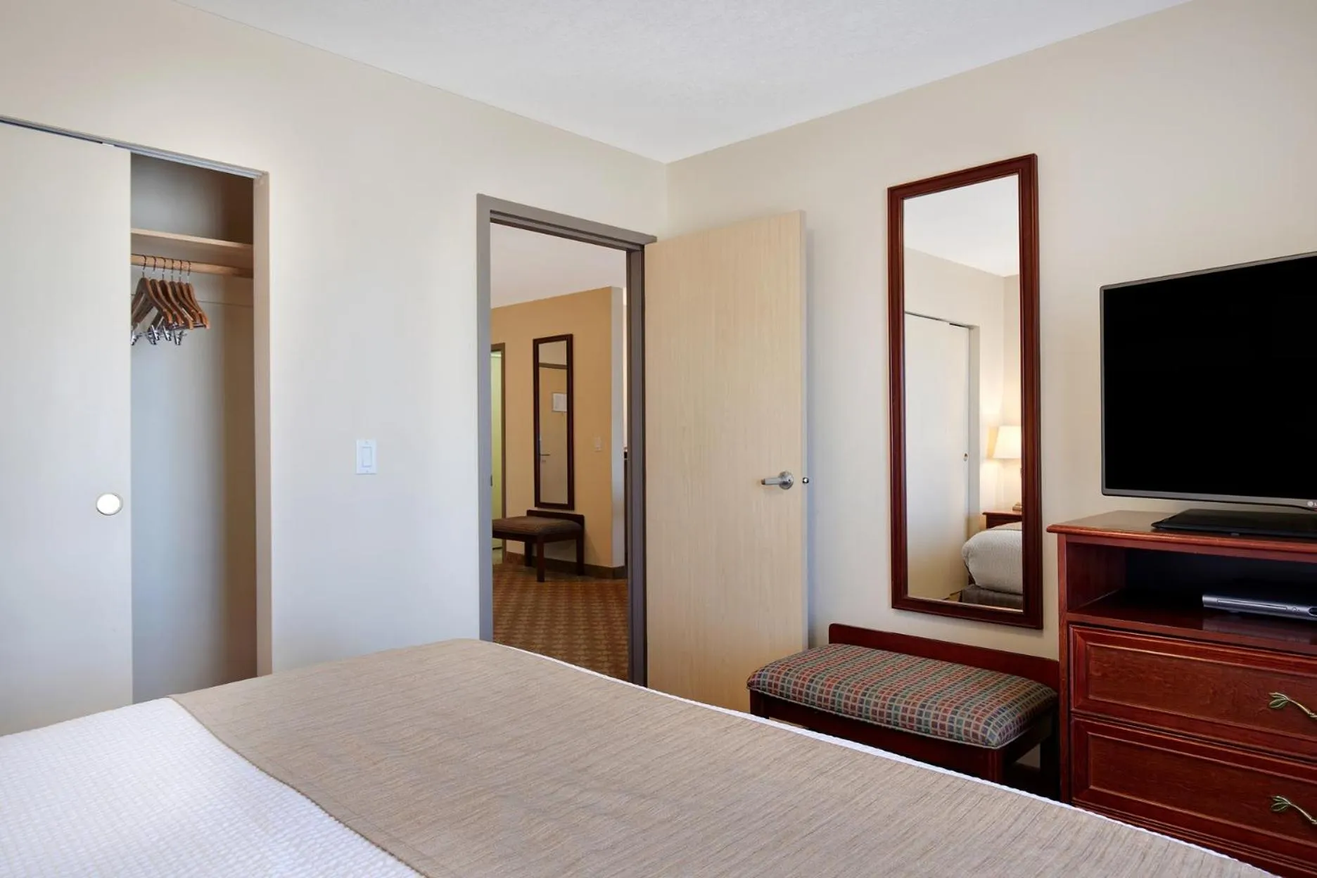 Deluxe King Suite in Days Inn by Wyndham Dawson Creek