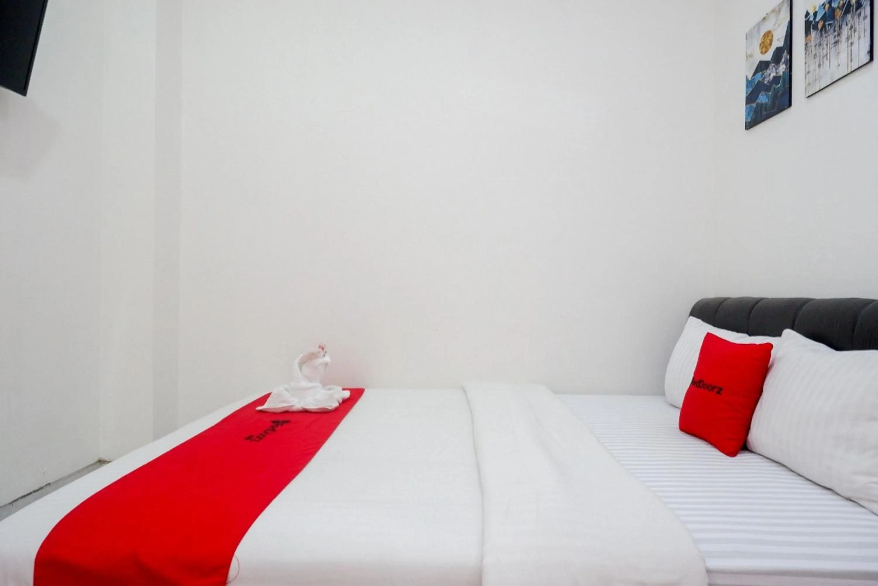 Deluxe Room in RedDoorz near Affandi Gejayan 2
