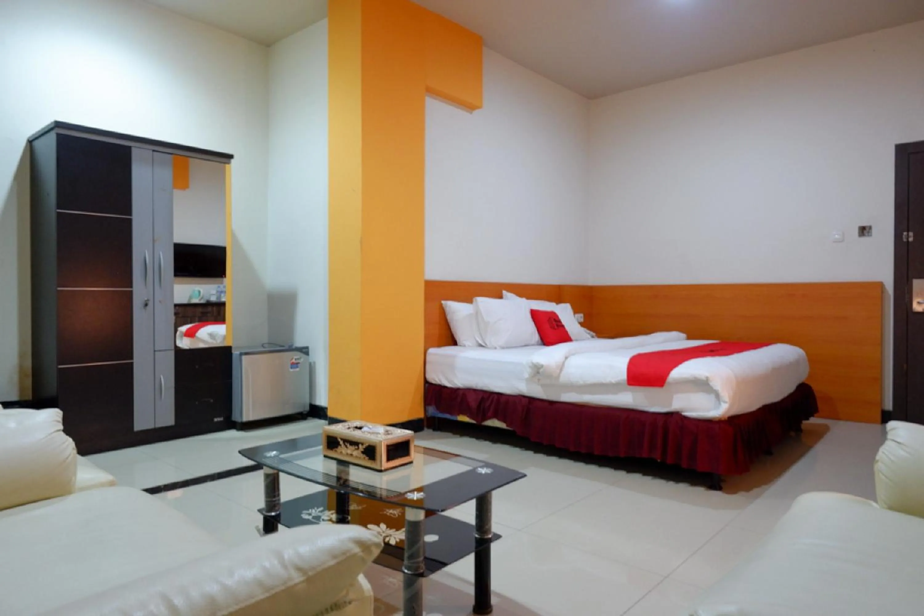 Suite in RedDoorz Plus @ Cameloan Hotel Palu