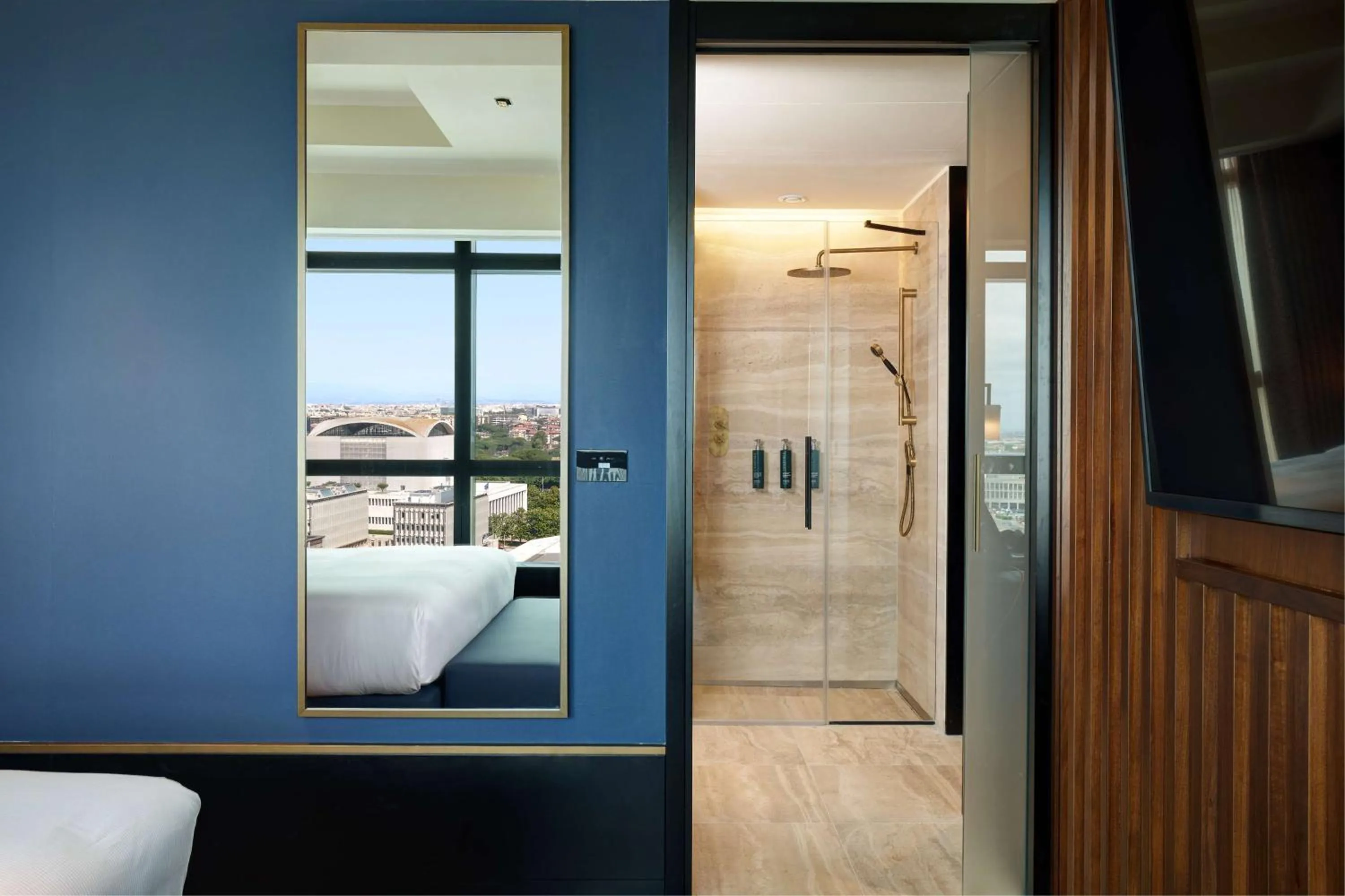 Junior King Suite - Lounge Access in Hilton Rome Eur La Lama