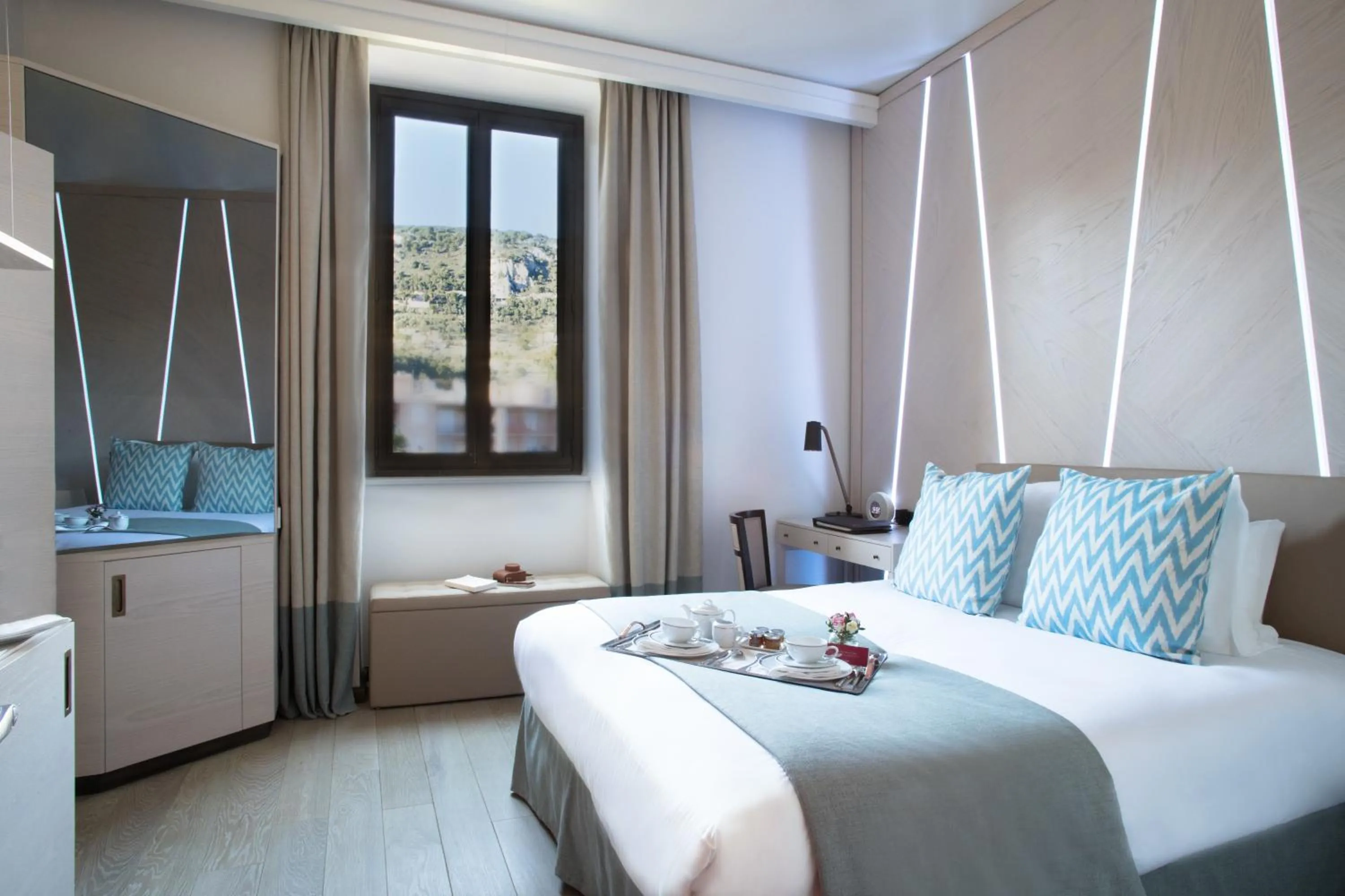 Standard Room Mountain View in Hotel Royal-Riviera