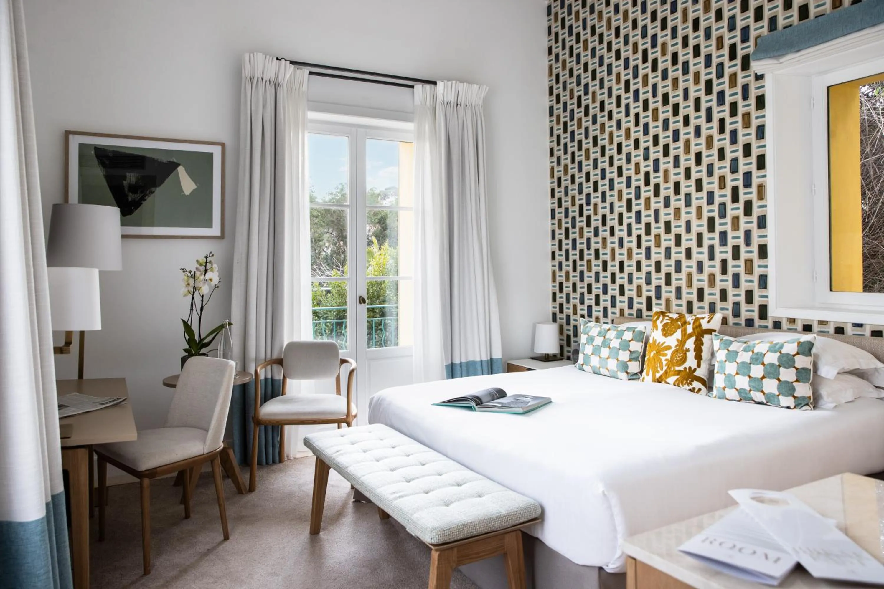 Superior Double or Twin Room with Garden View in Hotel Royal-Riviera