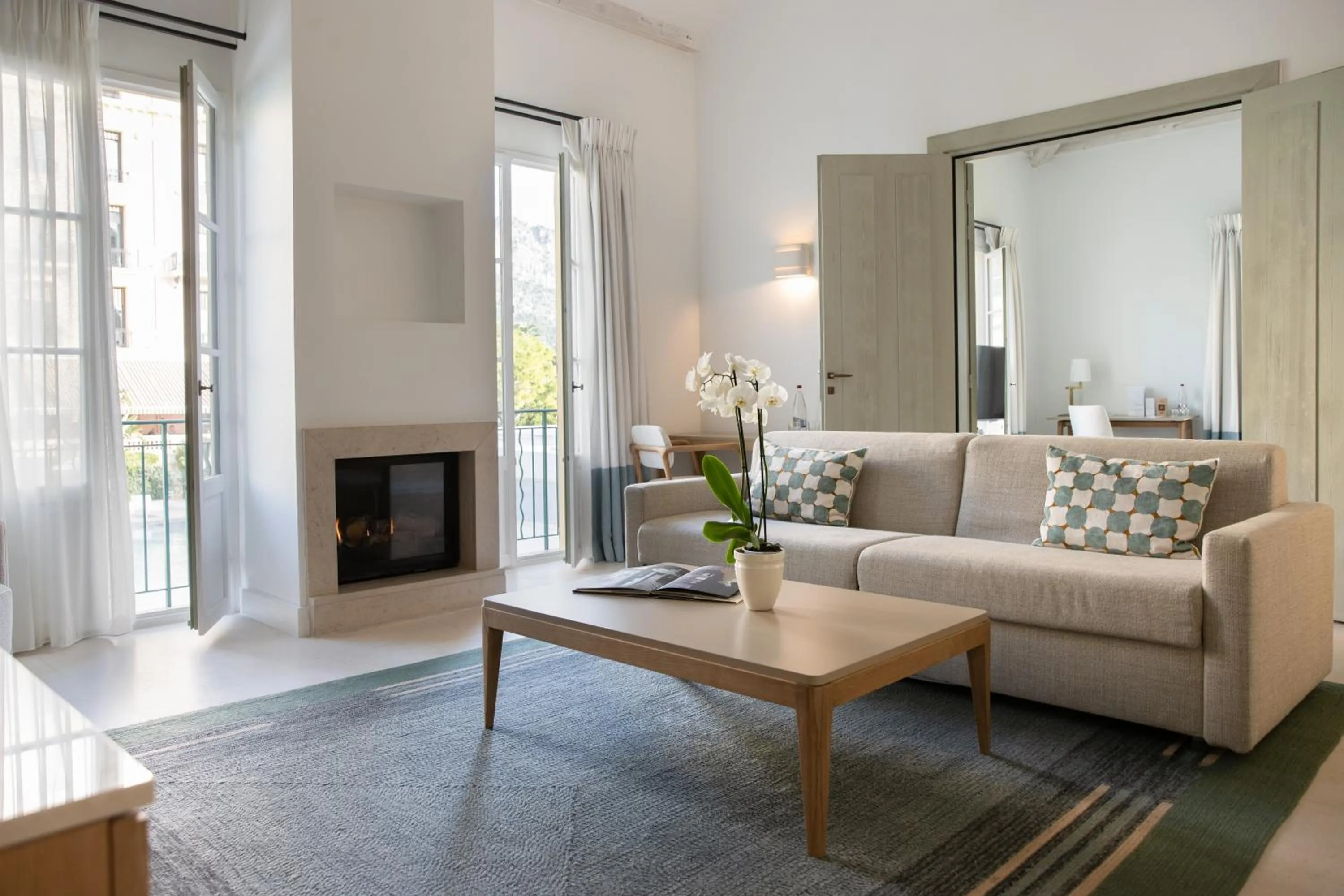 One-Bedroom Suite in Hotel Royal-Riviera