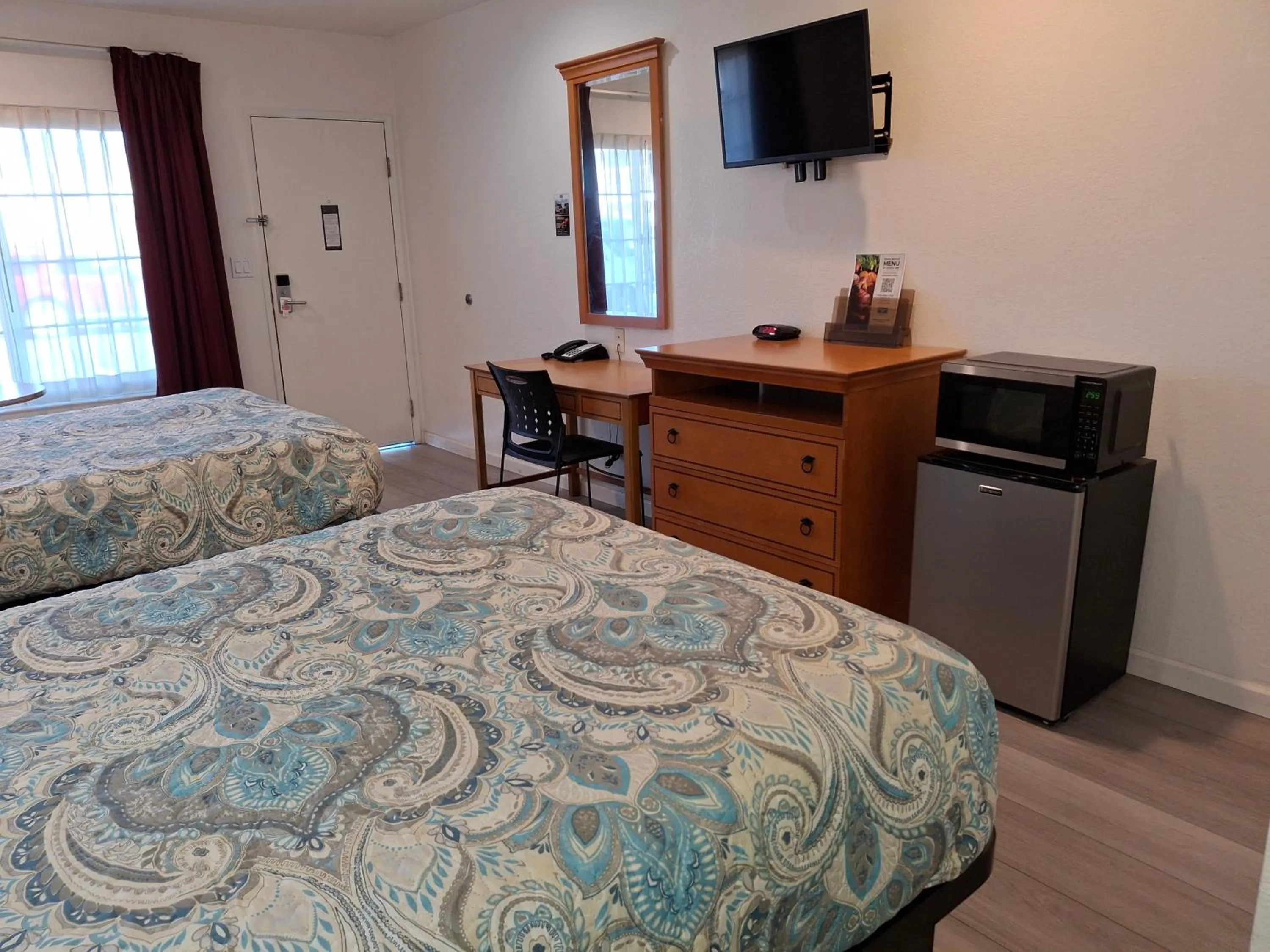 Double Room with Two Double Beds - Non-Smoking in Rodeway Inn Alameda-Oakland