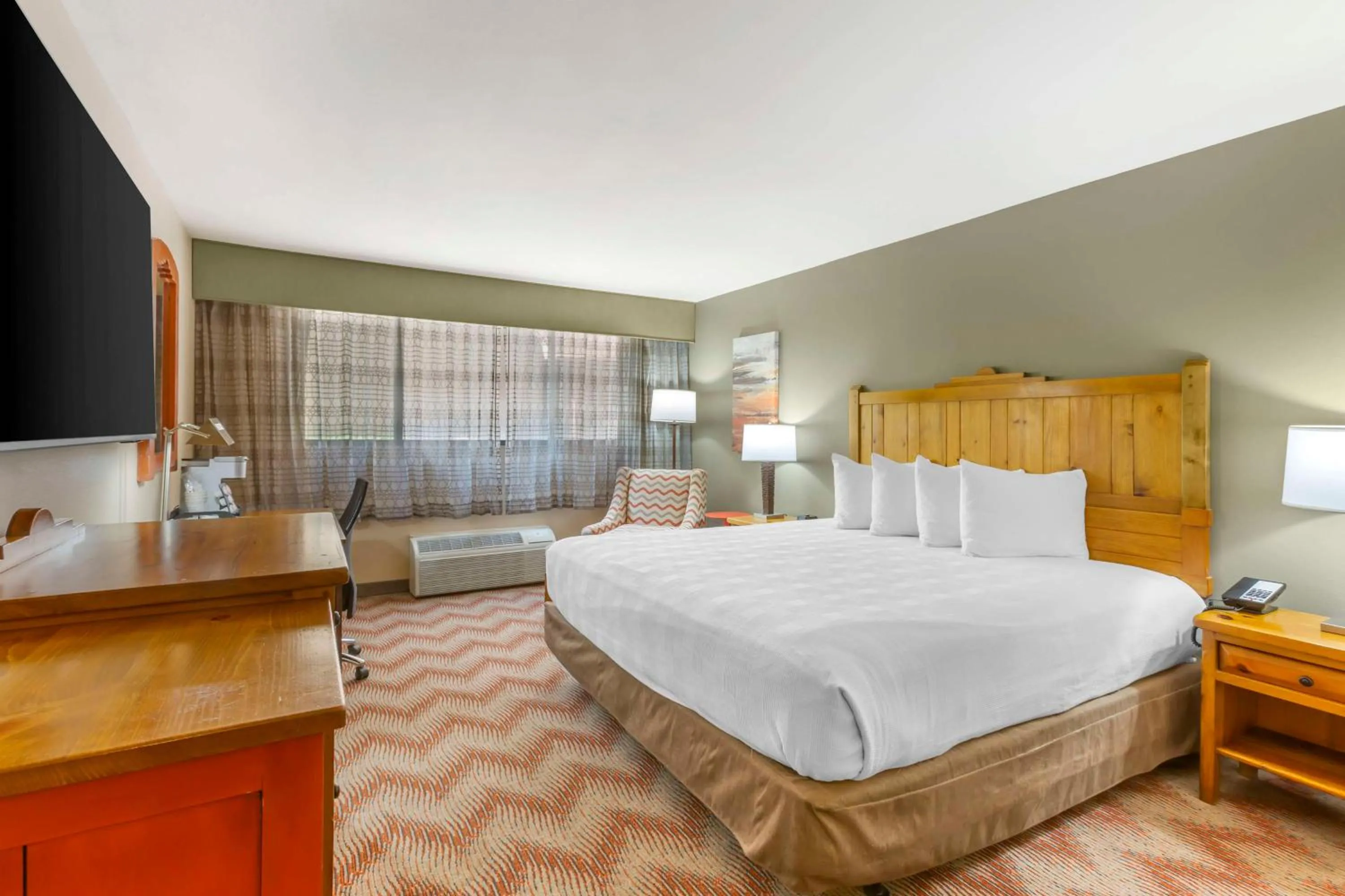 King Room - Disability Access Roll in Shower in Best Western Plus Rio Grande Inn