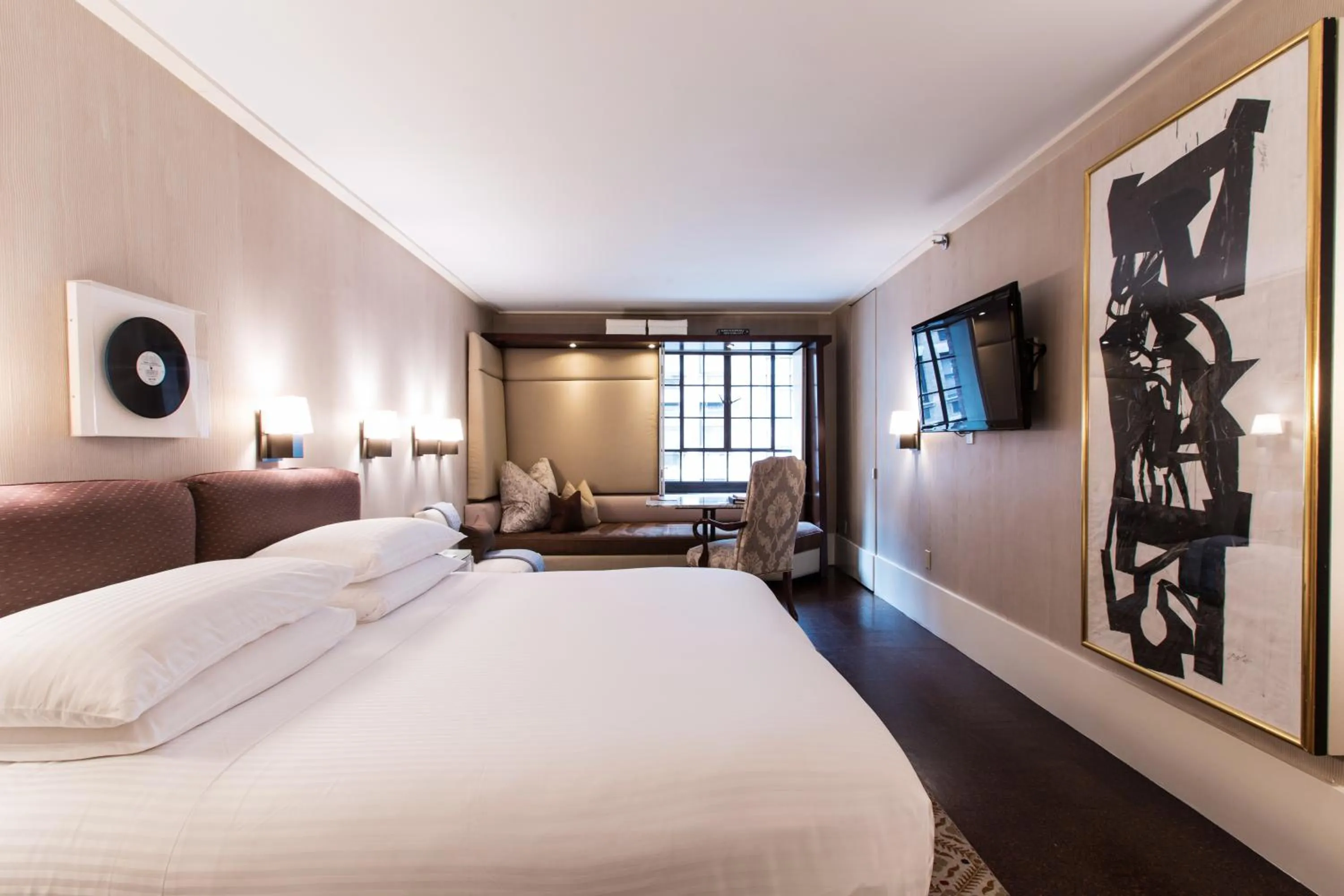 King Luxe Room in City Club Hotel