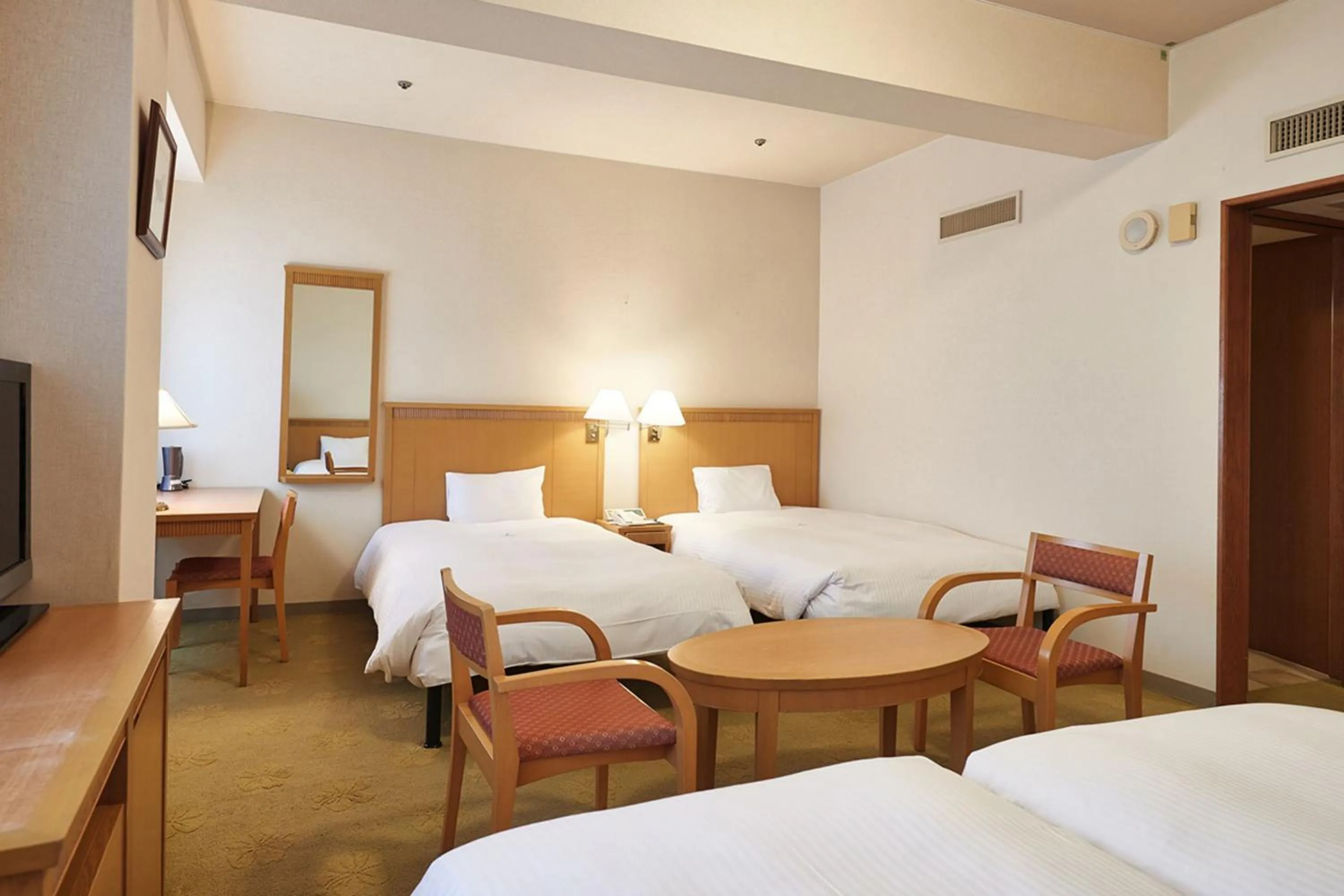 Pacific Deluxe Quadruple Room - Non-Smoking in Pacific Hotel Okinawa