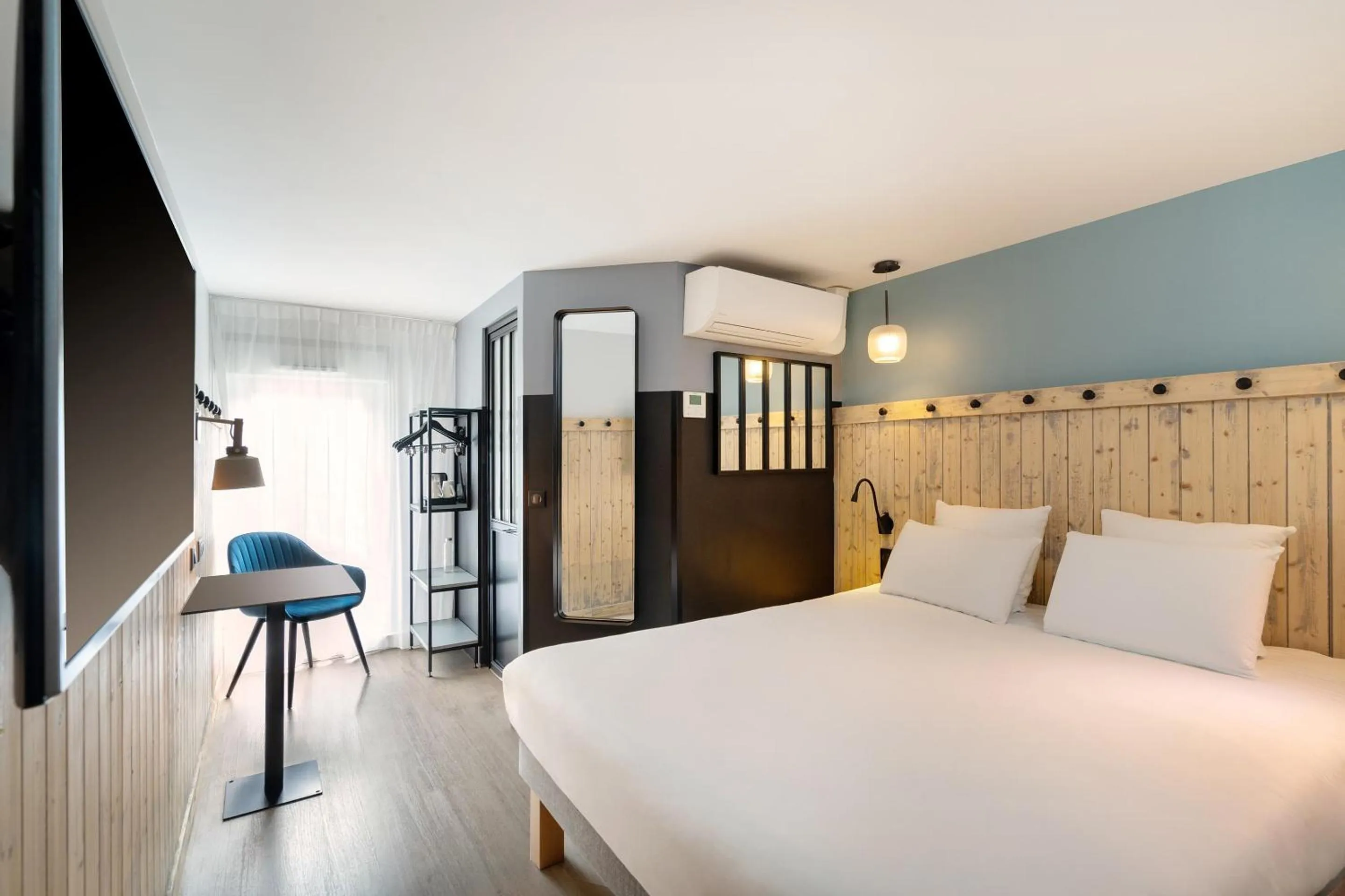 Standard Queen Room - Non-Smoking in Kyriad Bourgoin-Jallieu